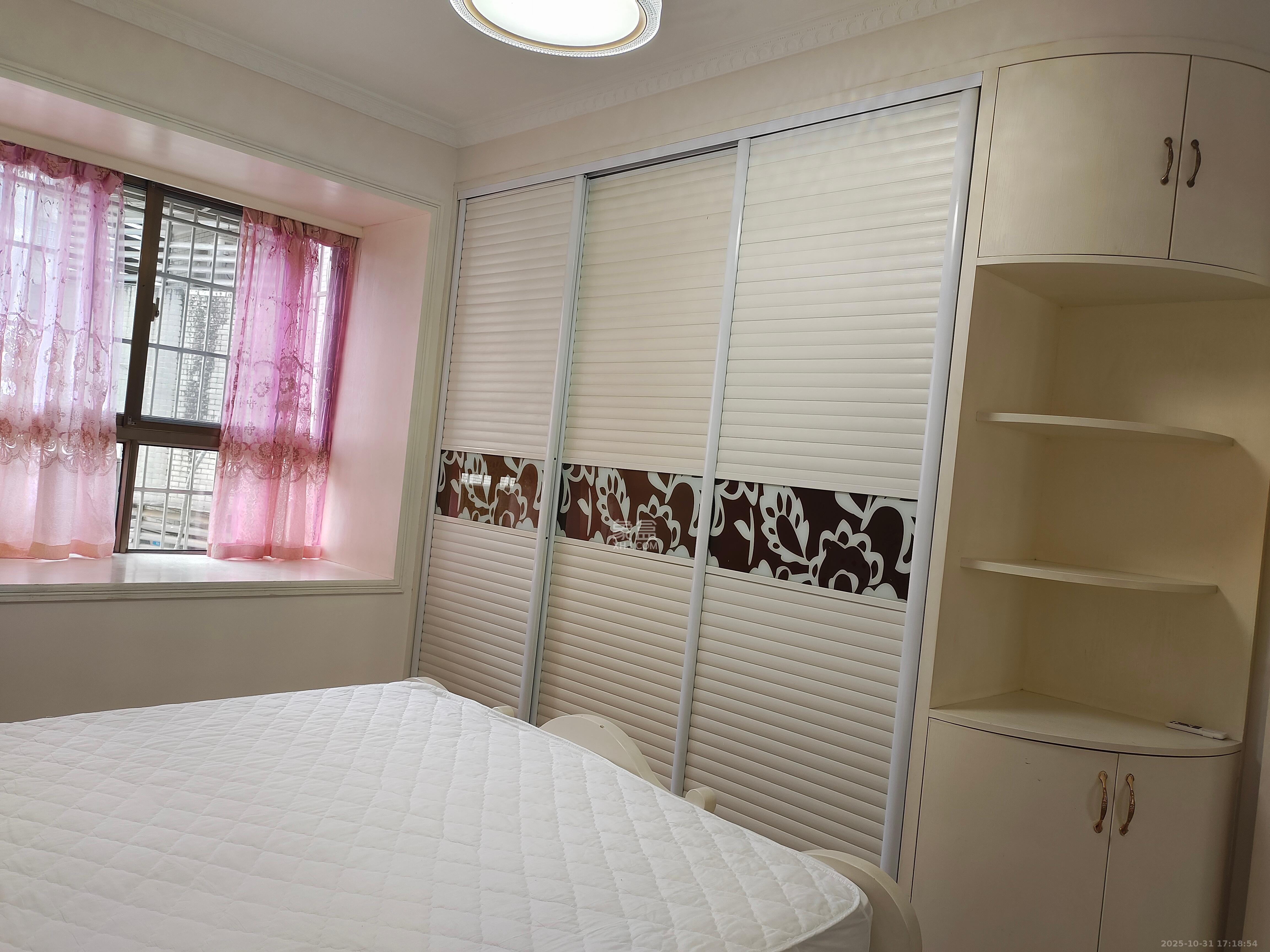 银馨家园 4室2厅2卫 3000.0元/月 银馨家园 4室2厅2卫 3000.0元/月室内图