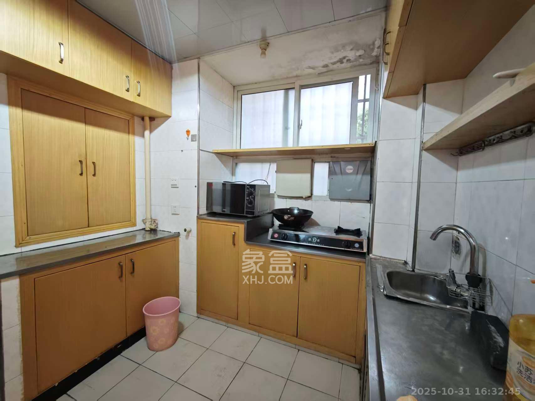 营盘东路、营盘西路散盘 1室1厅1卫 1800.0元/月 营盘东路、营盘西路散盘 1室1厅1卫 1800.0元/月室内图