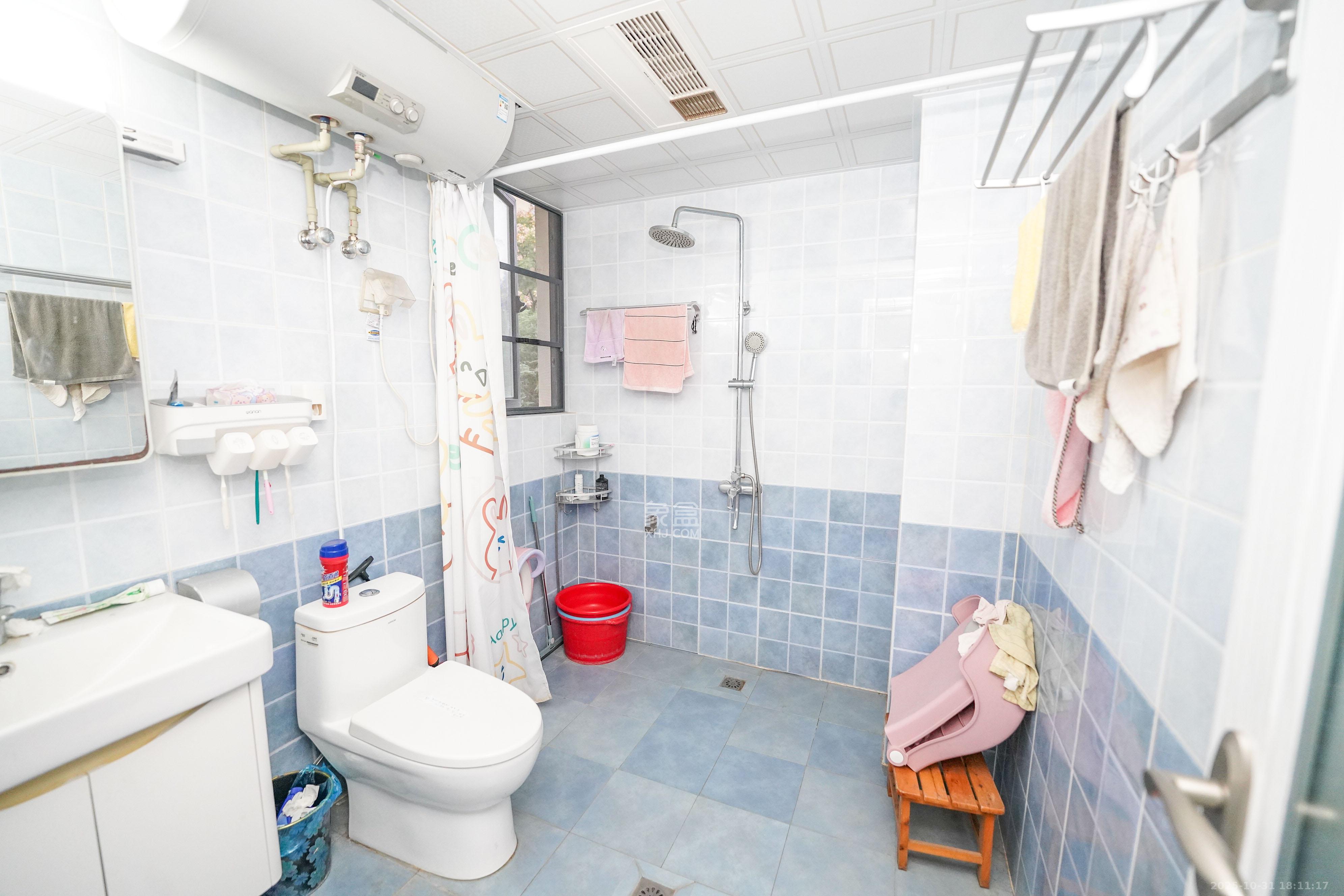 黑金时代广场 4室2厅2卫 98.0万 黑金时代广场 4室2厅2卫 98.0万卫生间