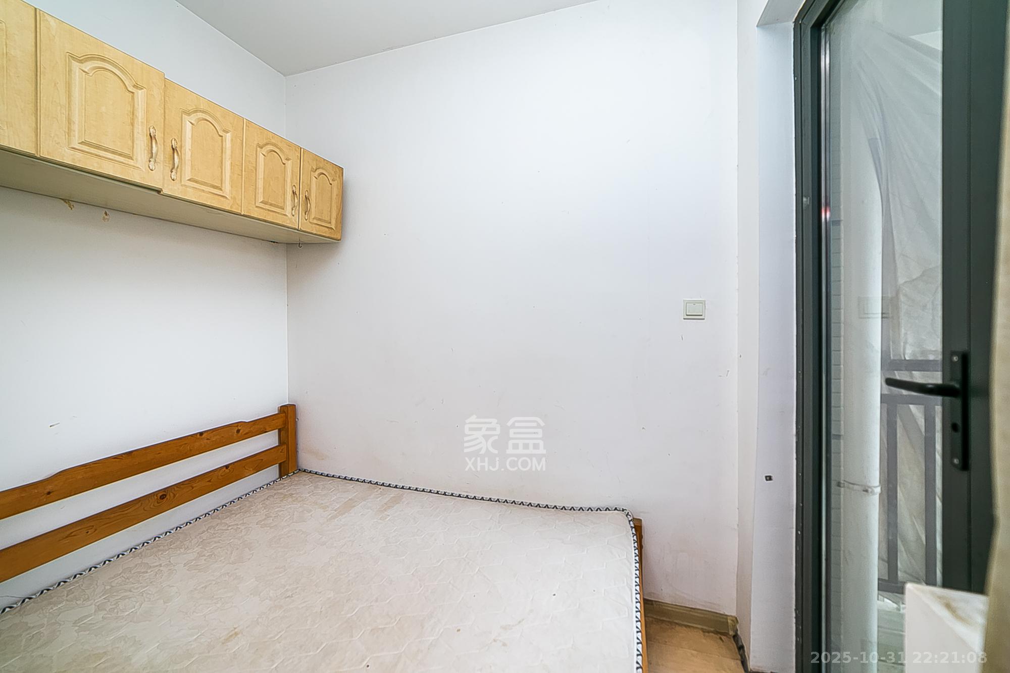 金域南外滩（望江佳园）  1室2厅3卫    266.0万卧室