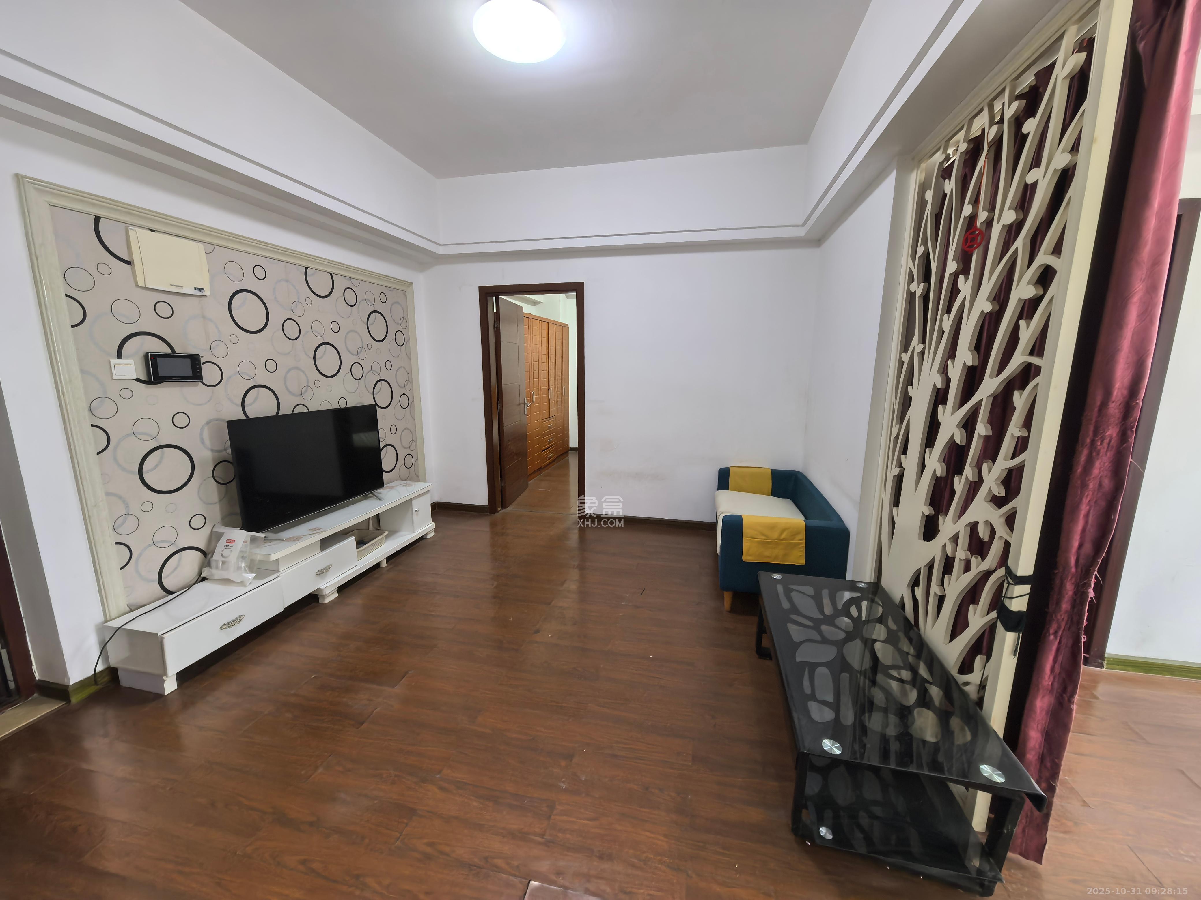 环宇天地、中海地产（中信城市广场二期）  2室2厅1卫    1800.0元/月