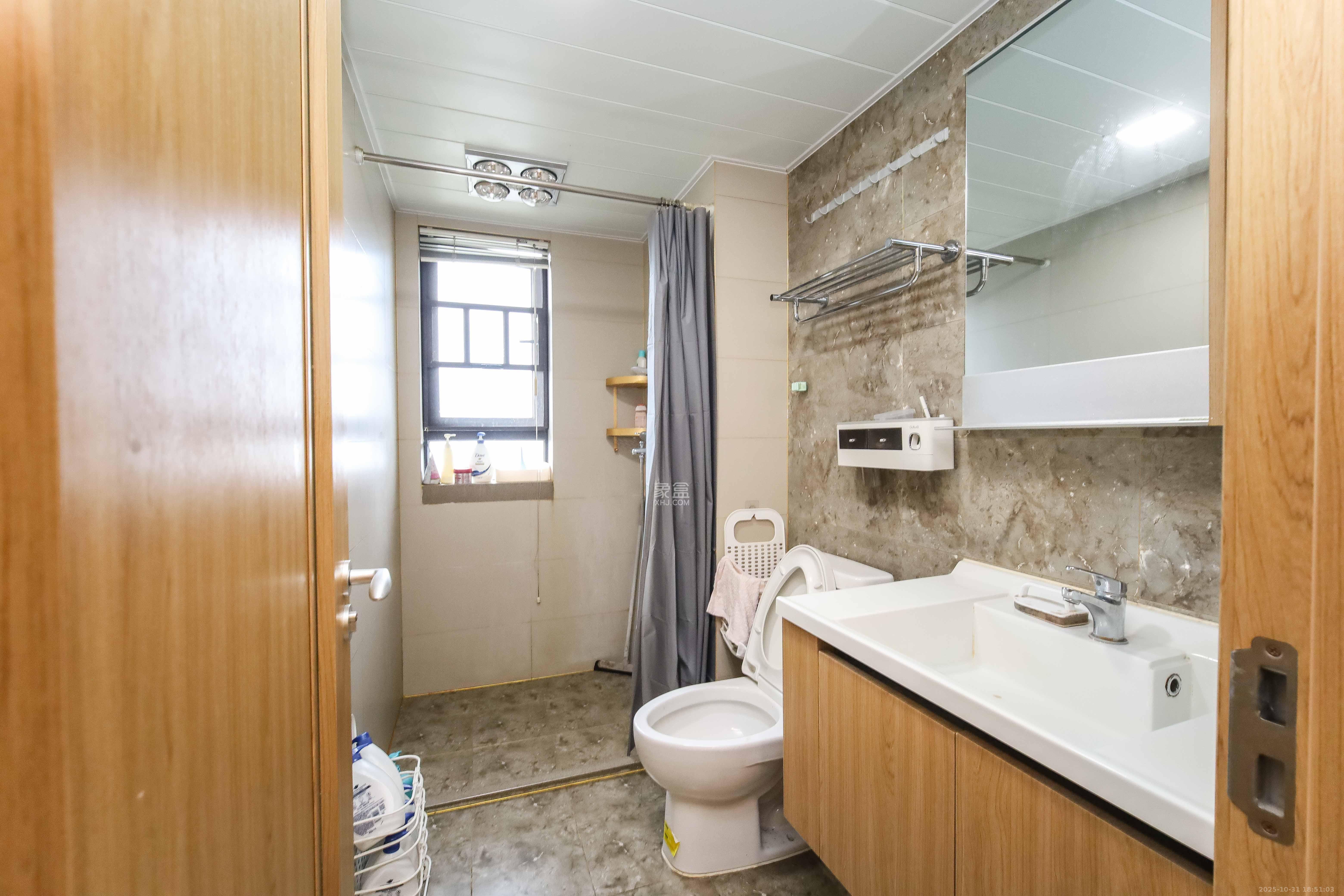 万科金域蓝湾  3室1厅1卫    120.0万卫生间