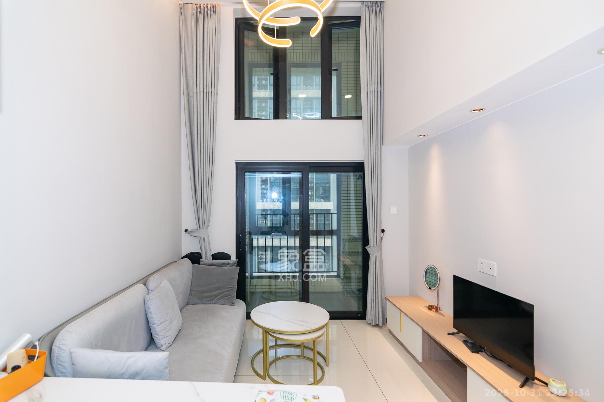 时代年华 3室2厅2卫 40.0万 时代年华 3室2厅2卫 40.0万客厅