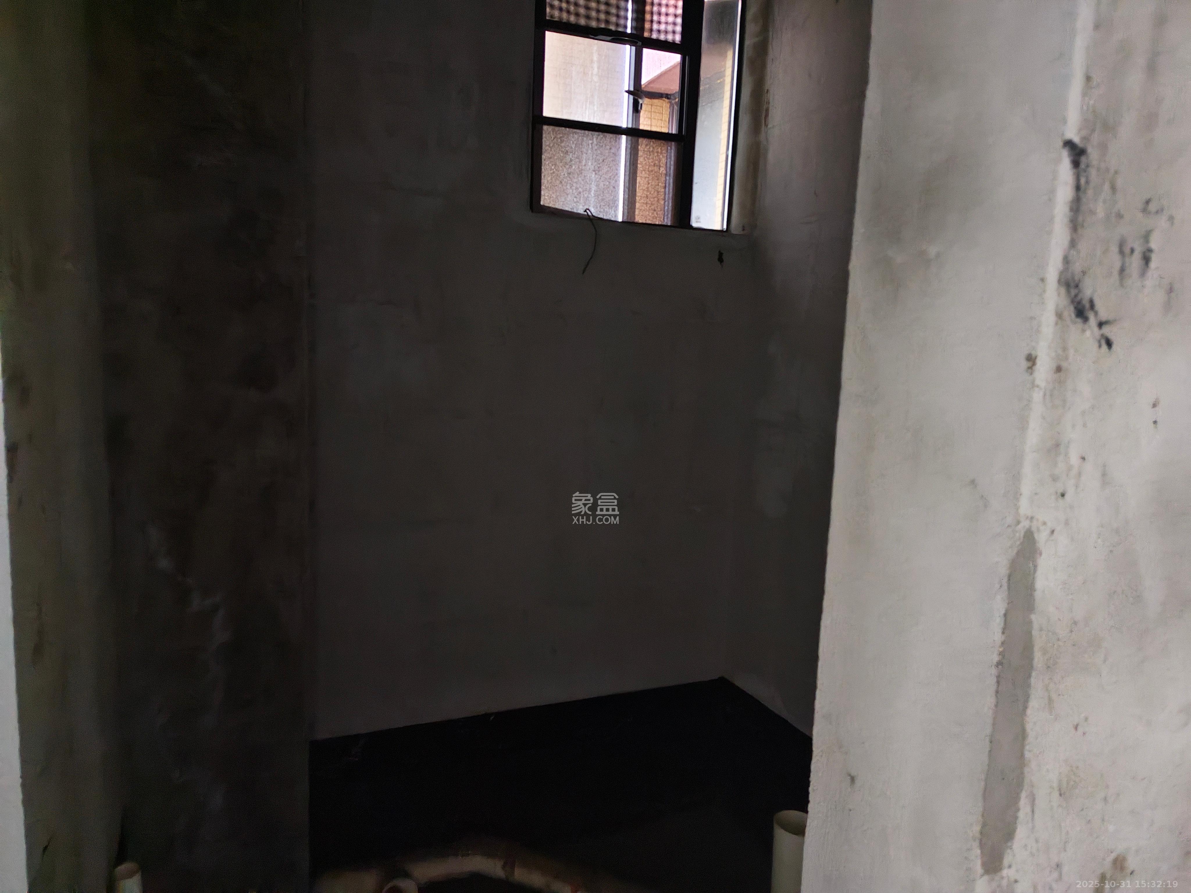 天元广场  3室2厅2卫    55.0万客厅