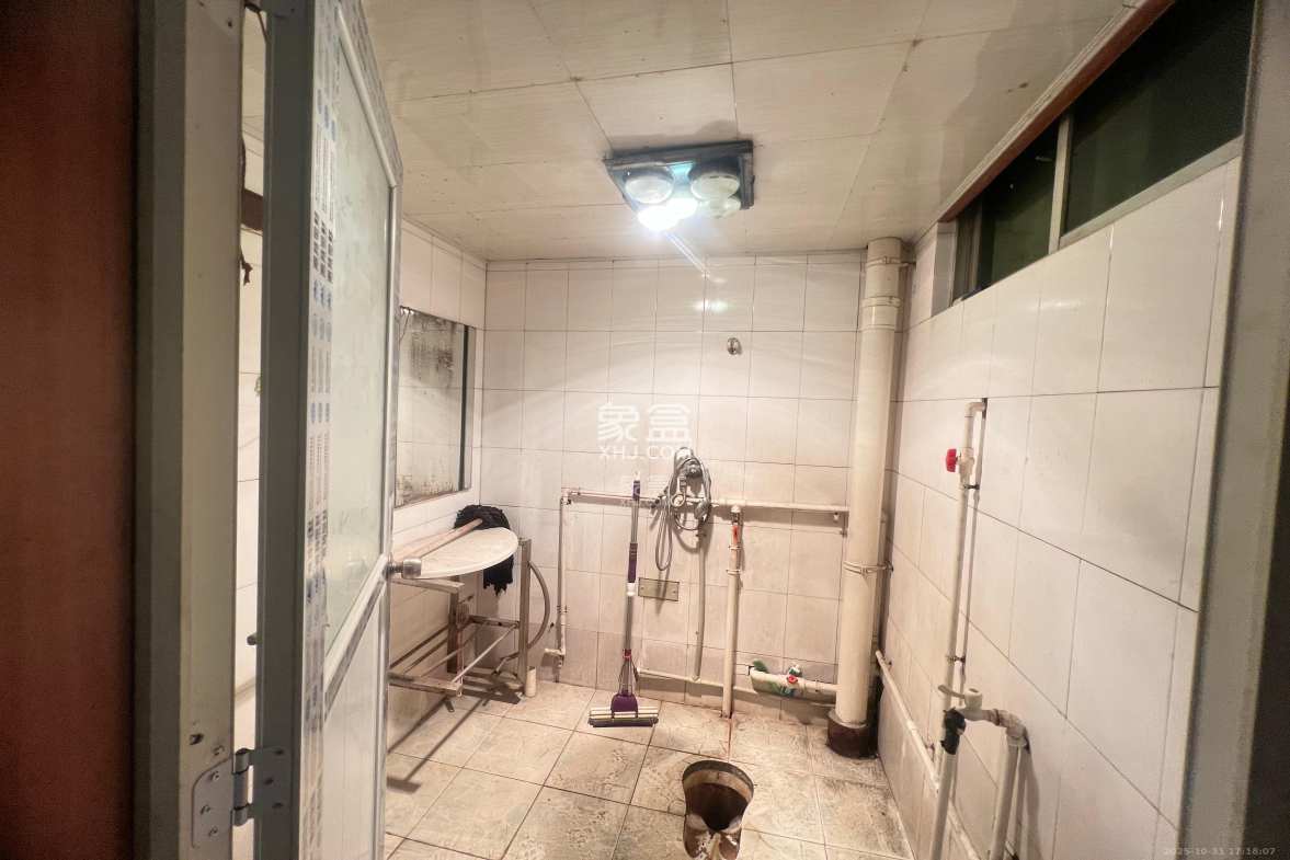 中南汽车世界 2室2厅1卫 1200.0元/月 中南汽车世界 2室2厅1卫 1200.0元/月室内图