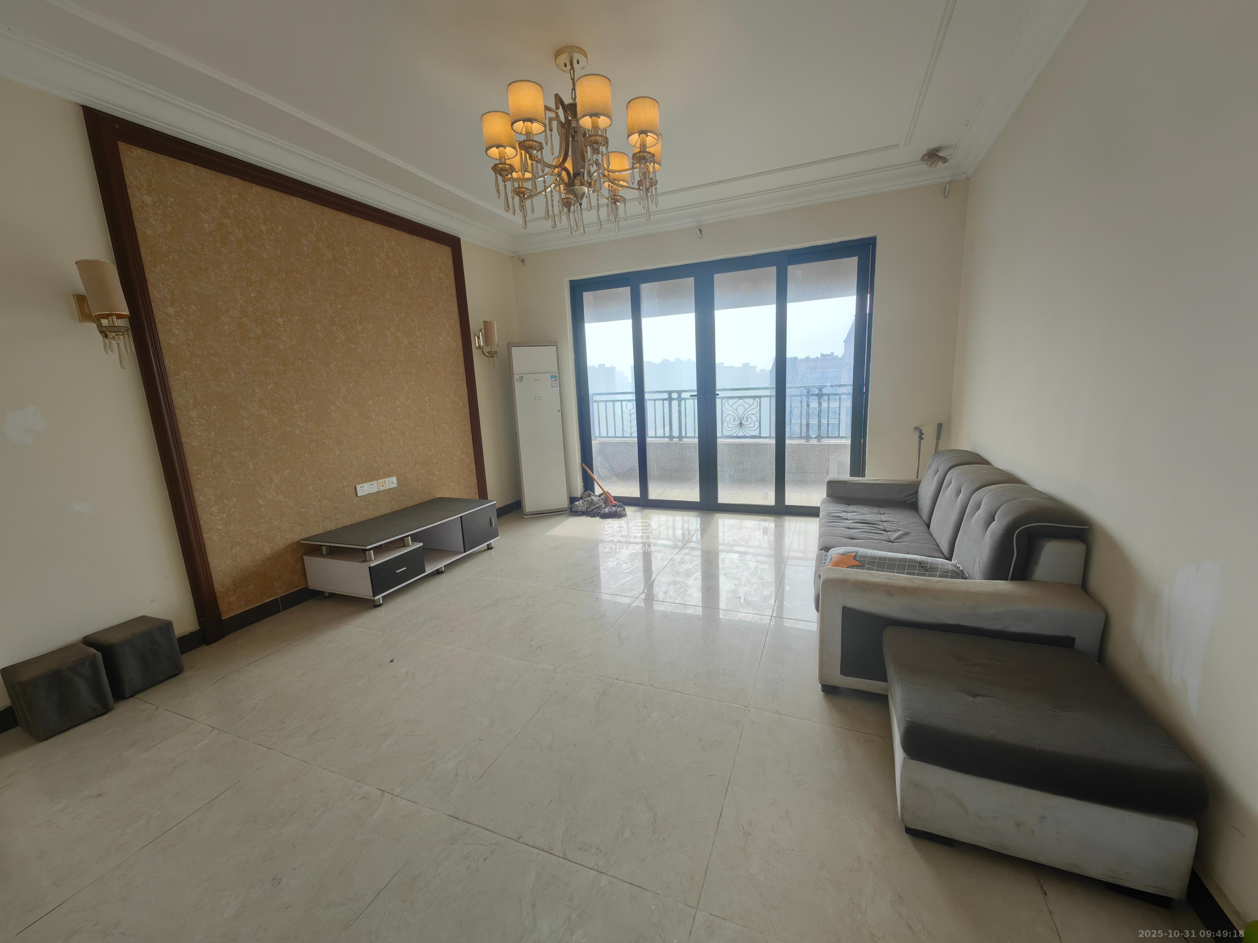 恒大御景天下城一期  4室2厅2卫    2200.0元/月