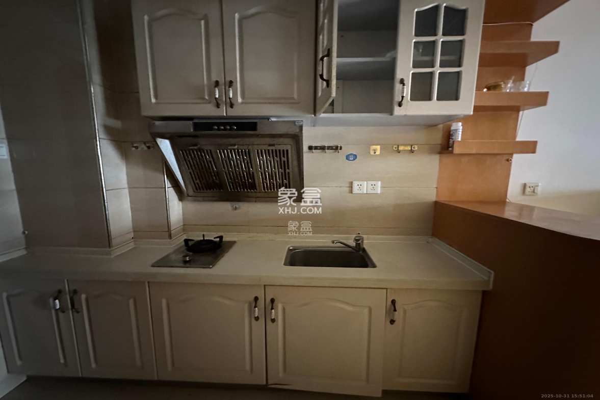 山水华景 1室1厅1卫 1600.0元/月 山水华景 1室1厅1卫 1600.0元/月室内图