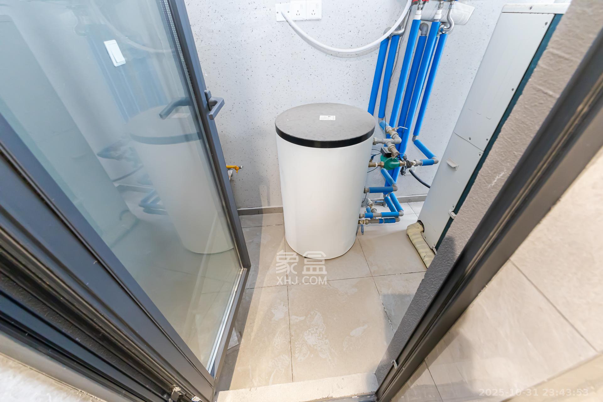 越秀湘江星汇城三期  4室2厅3卫    245.0万阳台