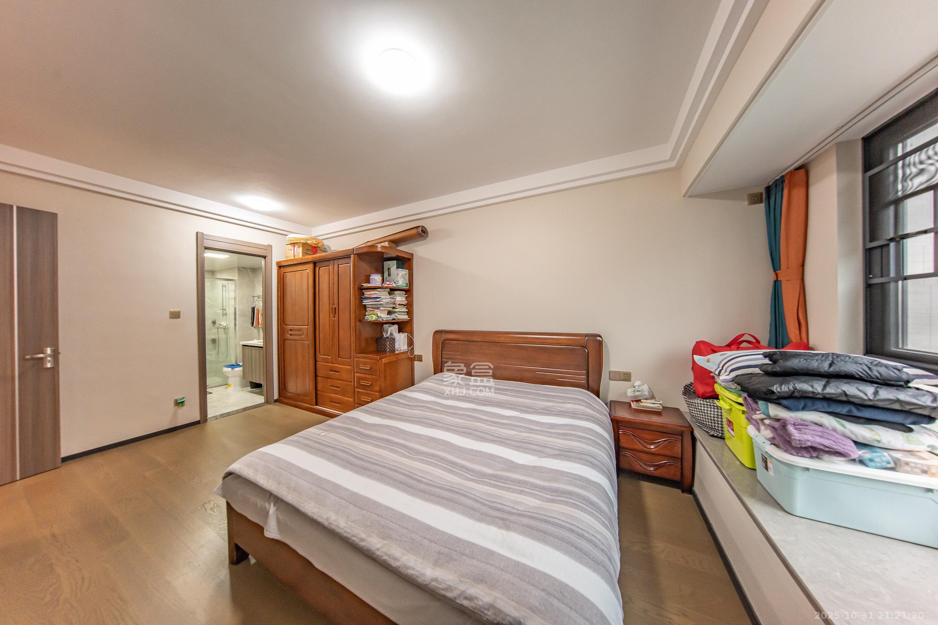 中海阅麓山二期  3室2厅2卫    170.0万卧室