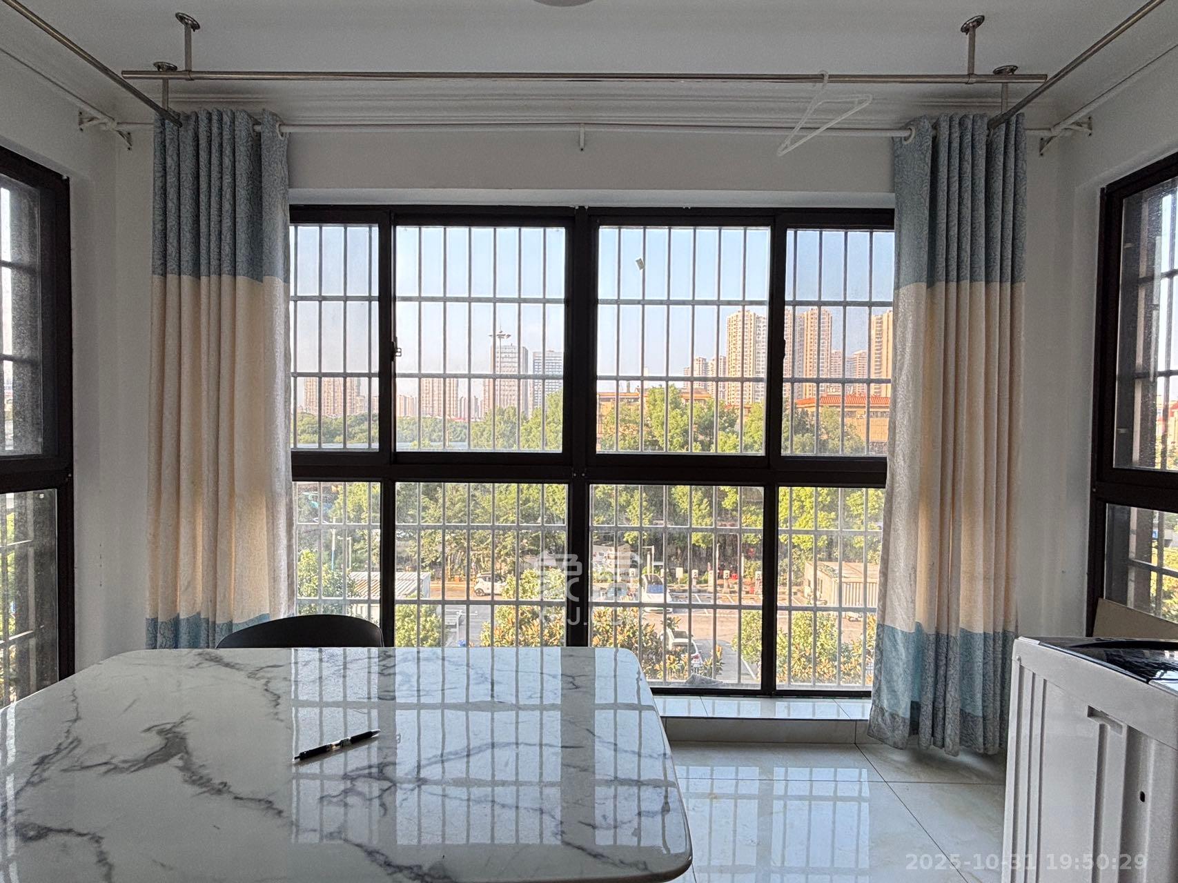 鑫利家园 2室1厅1卫 1700.0元/月 鑫利家园 2室1厅1卫 1700.0元/月室内图