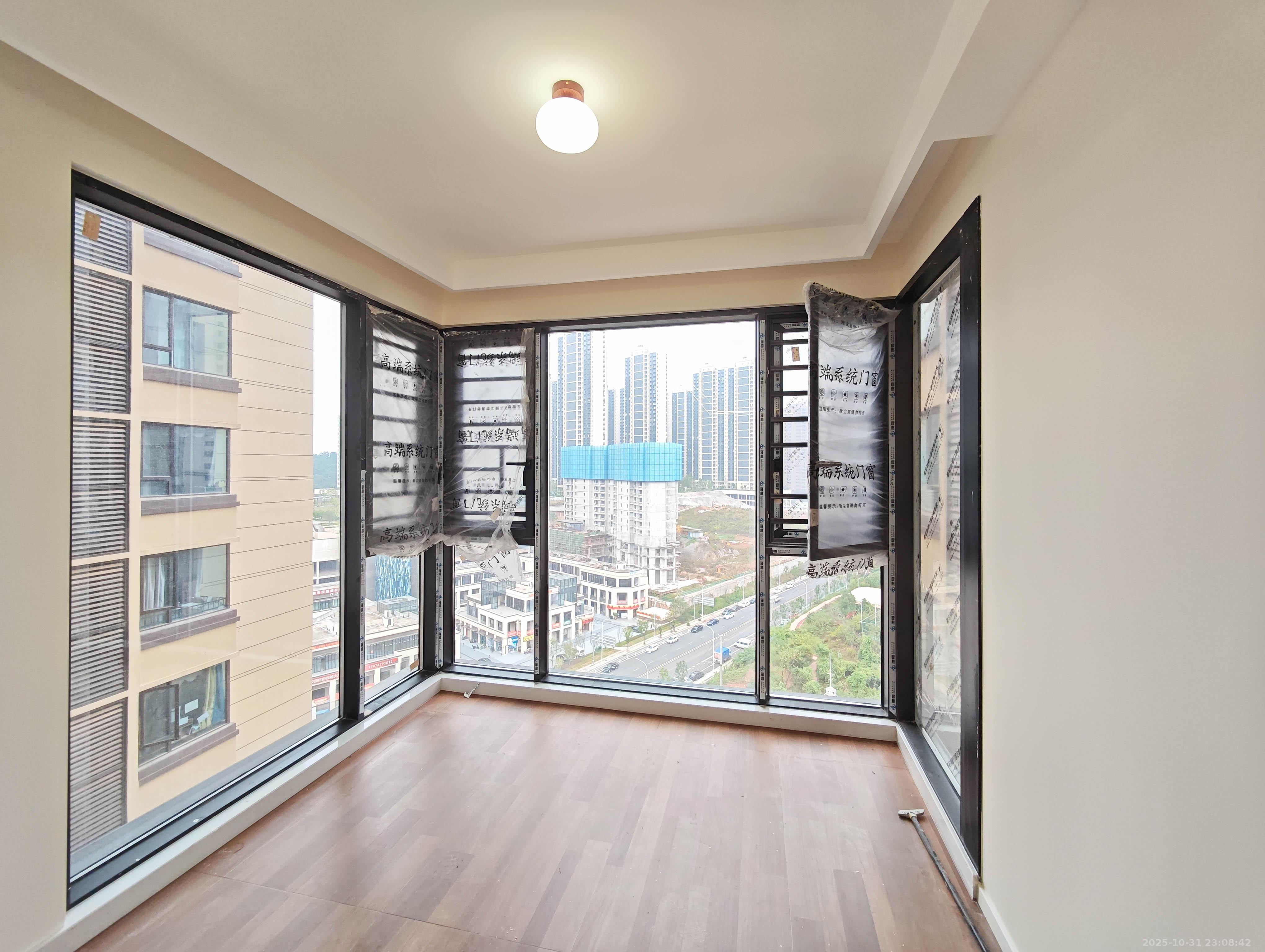 保利城(中航城国际社区、郡原美村) 4室2厅2卫 128.0万 保利城(中航城国际社区、郡原美村) 4室2厅2卫 128.0万阳台