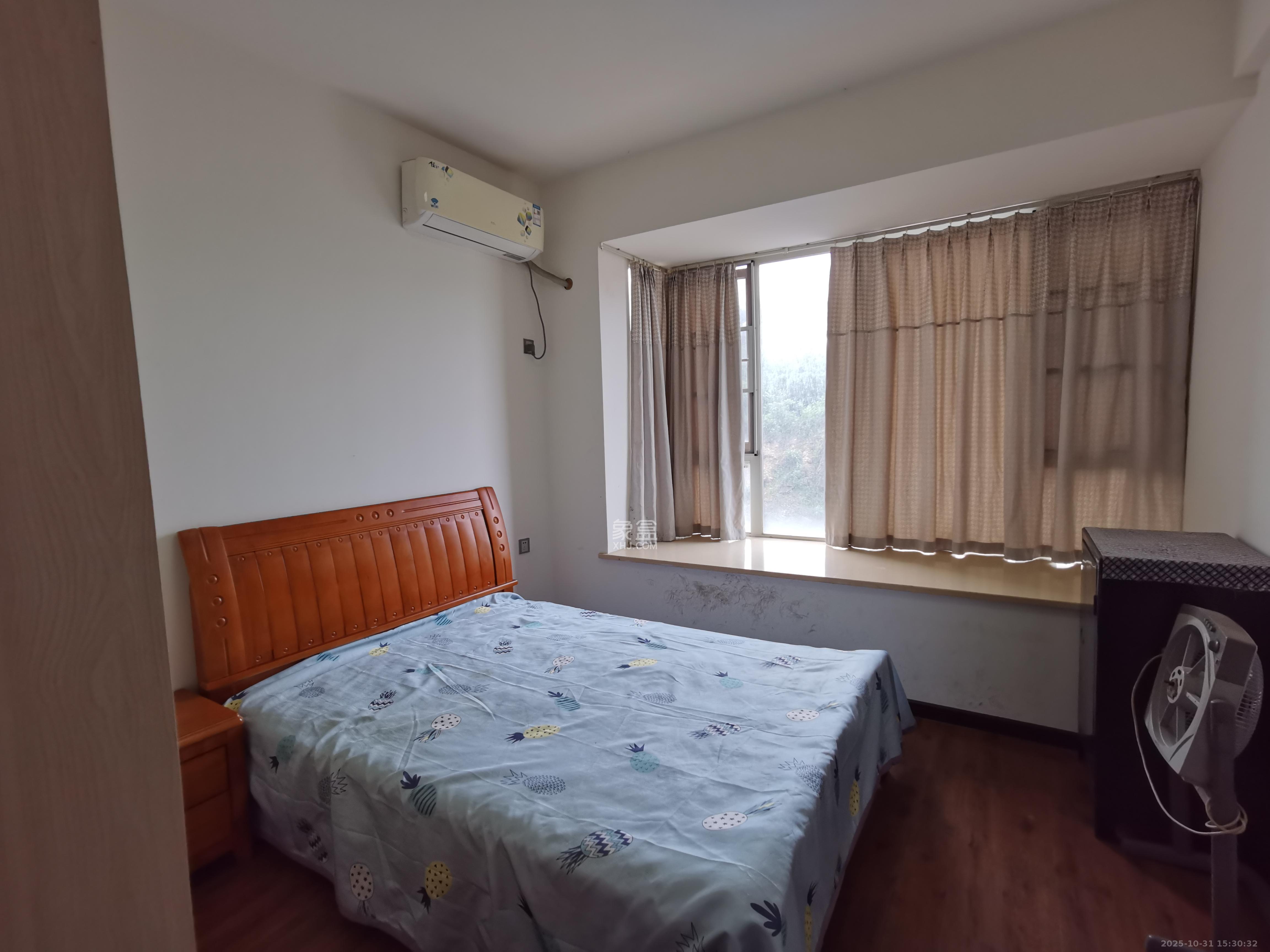 金鼎公园尚  4室2厅2卫    2200.0元/月室内图