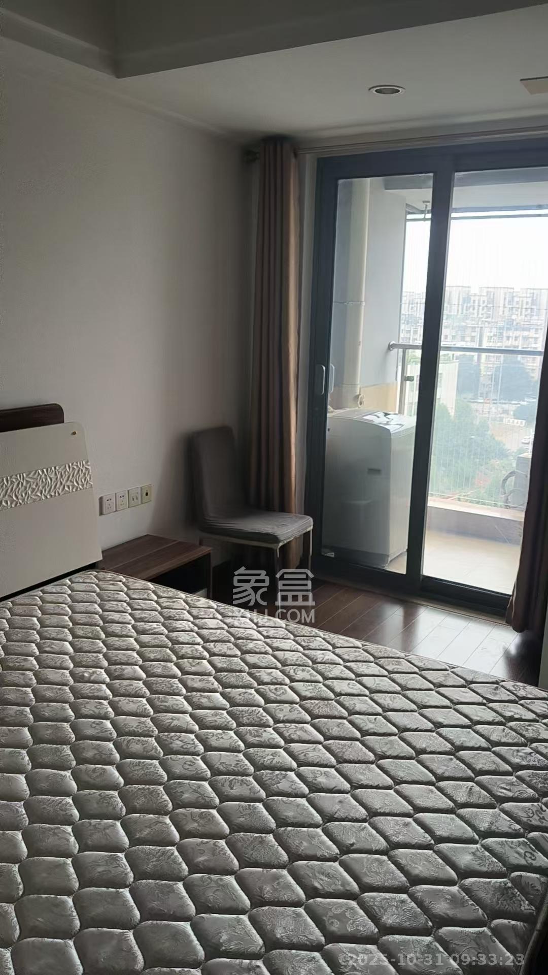 环宇天地、中海地产（中信城市广场二期）  2室2厅1卫    1800.0元/月室内图