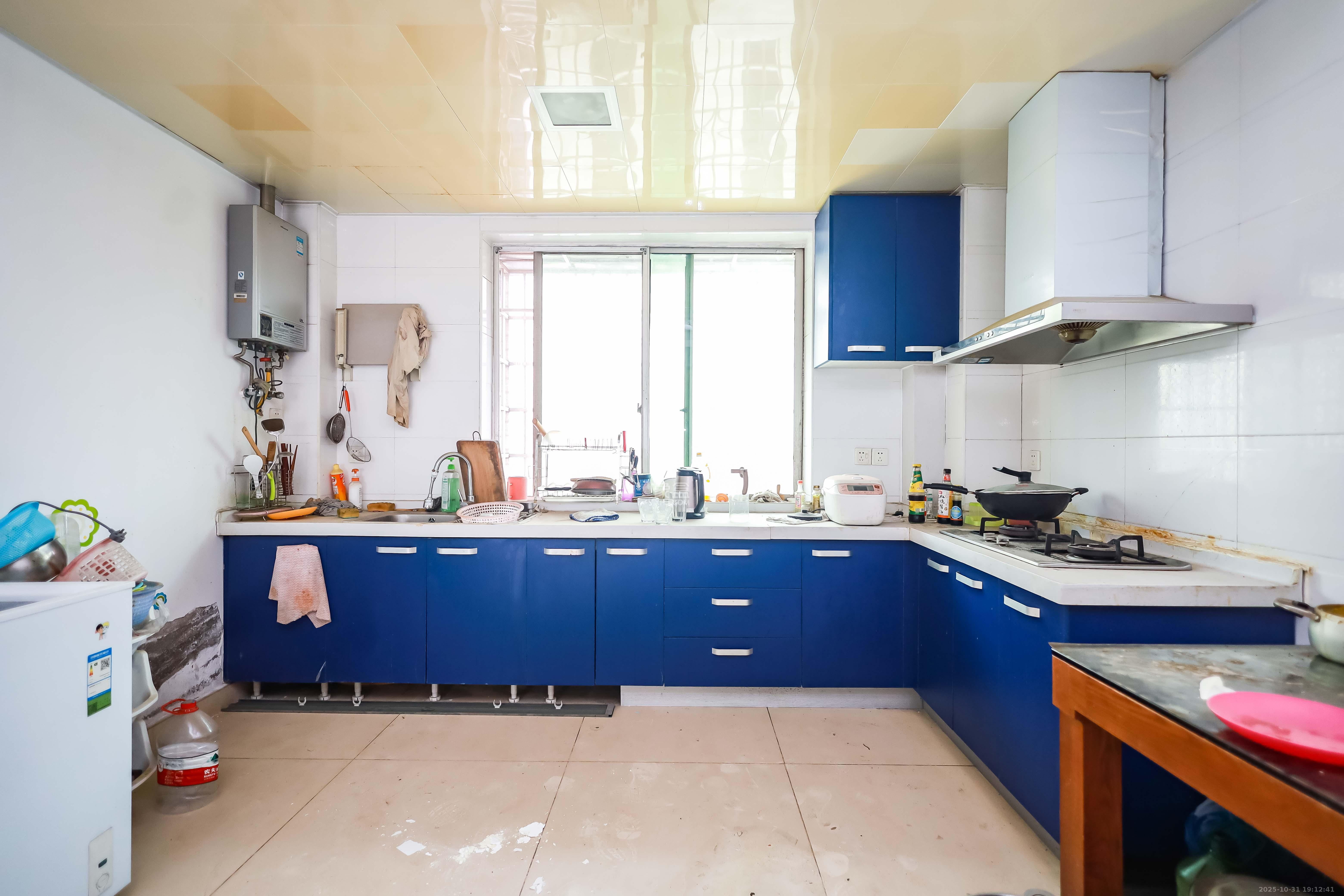 静园山庄 4室2厅2卫 72.0万 静园山庄 4室2厅2卫 72.0万厨房