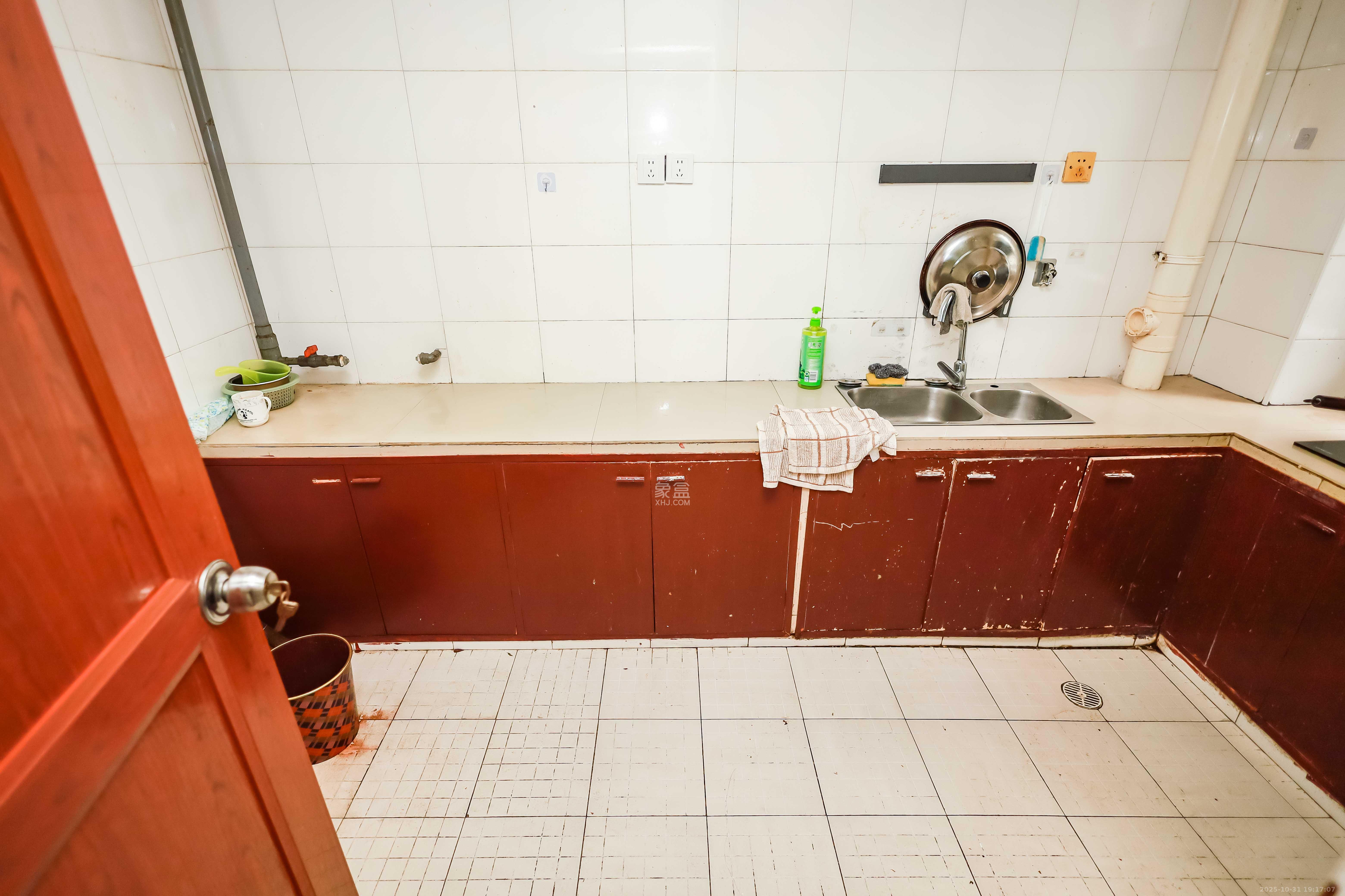 金峰小区南院 5室2厅2卫 138.0万 金峰小区南院 5室2厅2卫 138.0万厨房