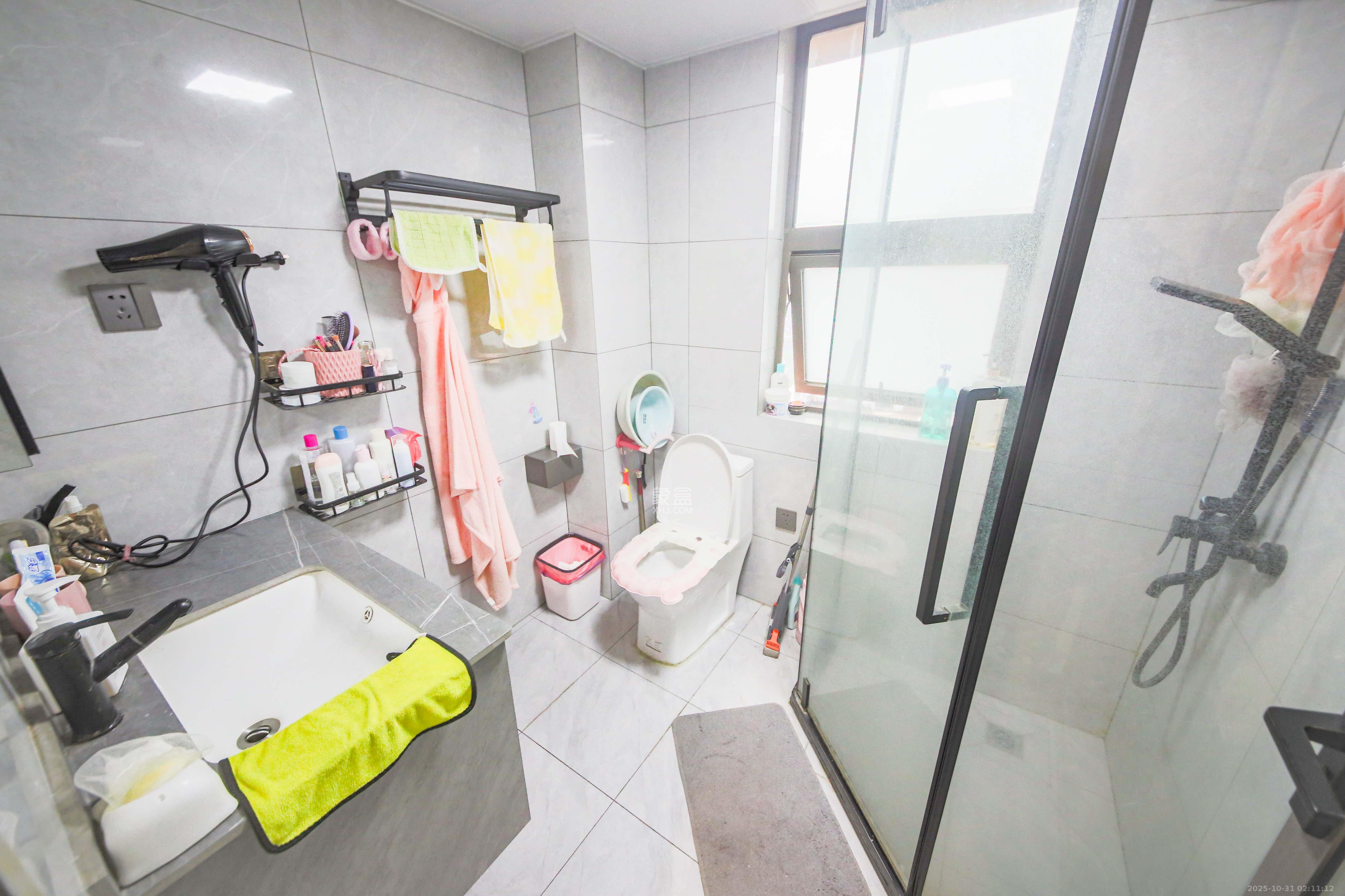 润屋美院  4室2厅2卫    140.0万卫生间