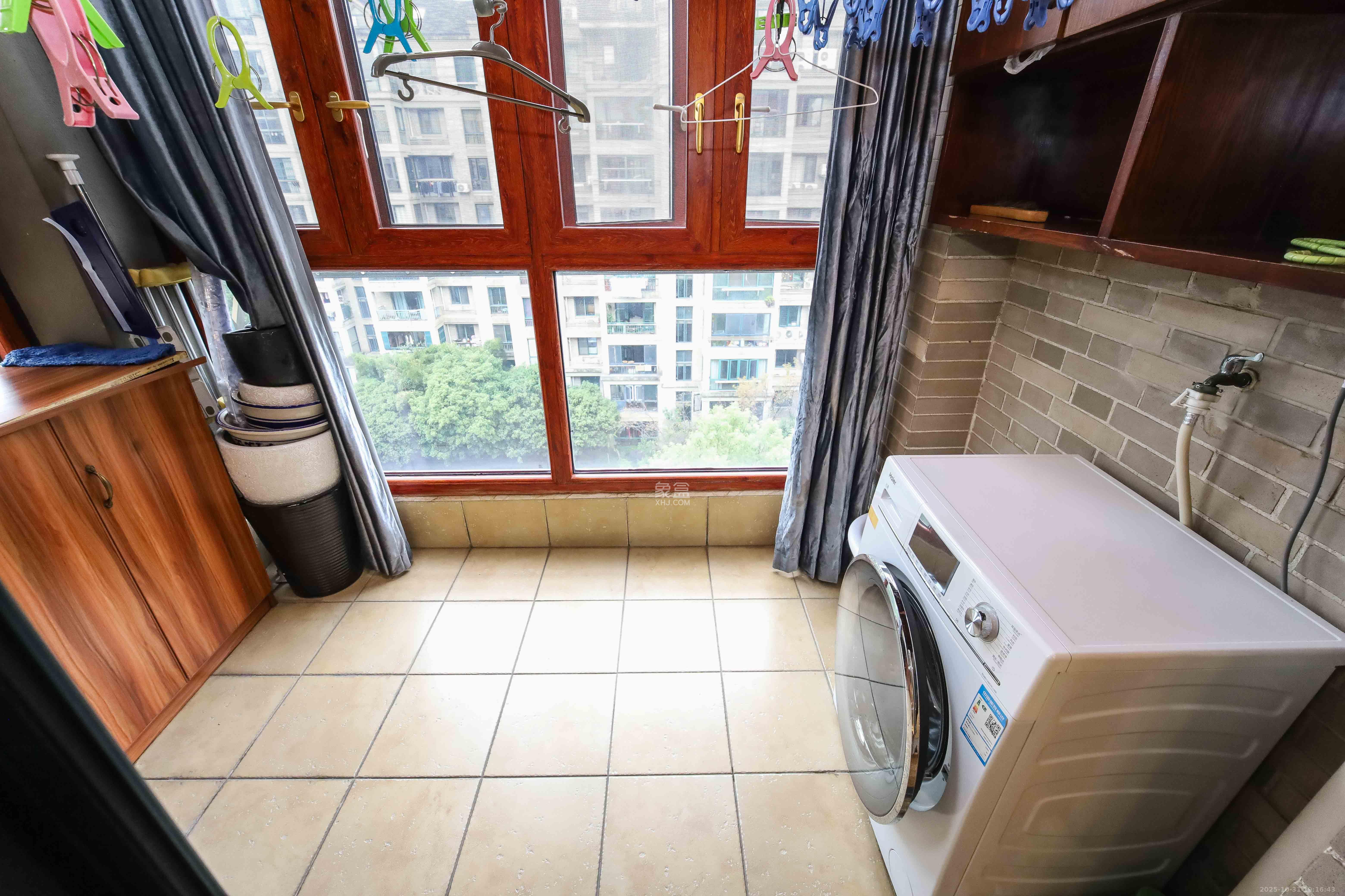 星城世家  4室2厅2卫    223.0万 星城世家  4室2厅2卫    223.0万阳台