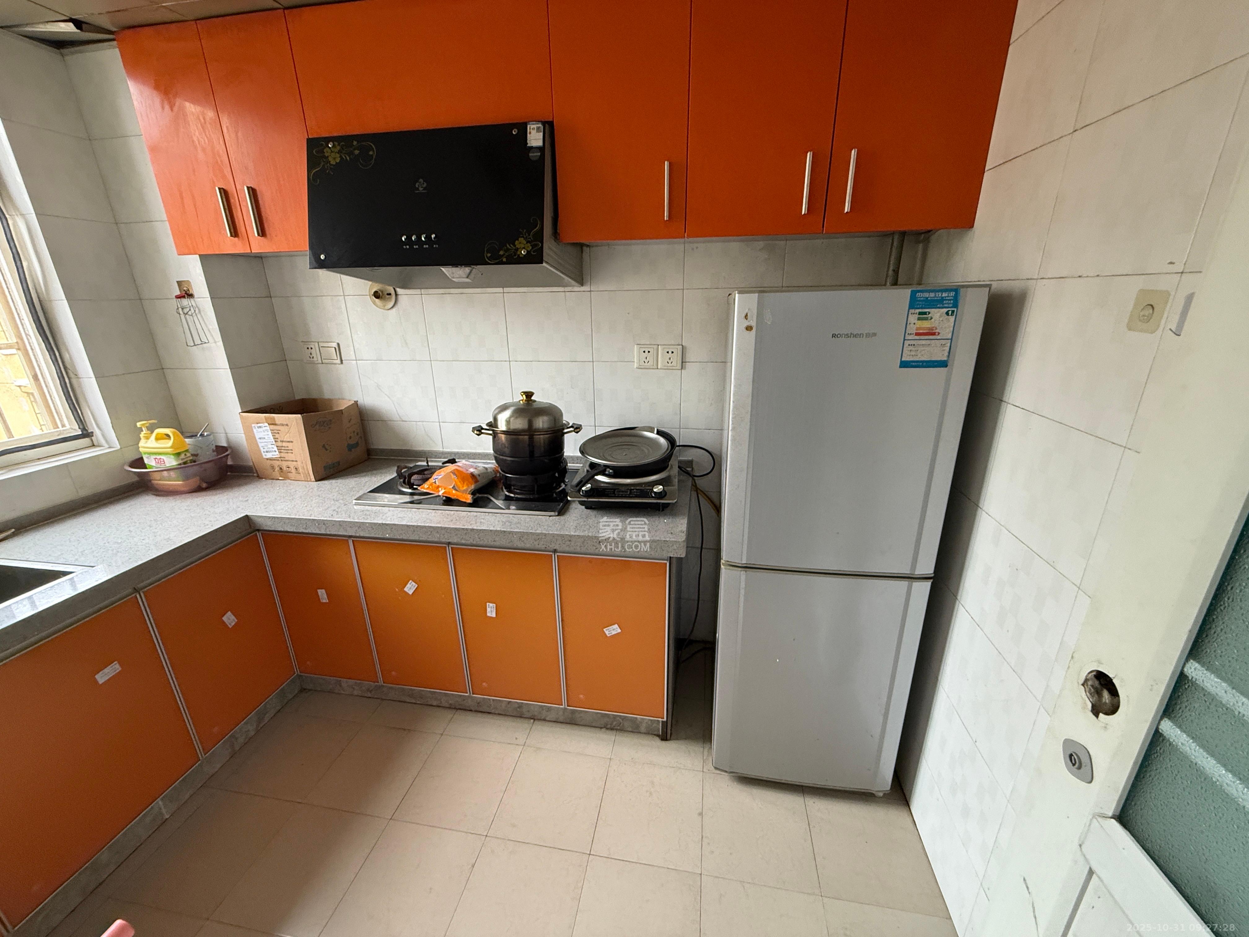 德润园 2室2厅1卫 1600.0元/月 德润园 2室2厅1卫 1600.0元/月室内图