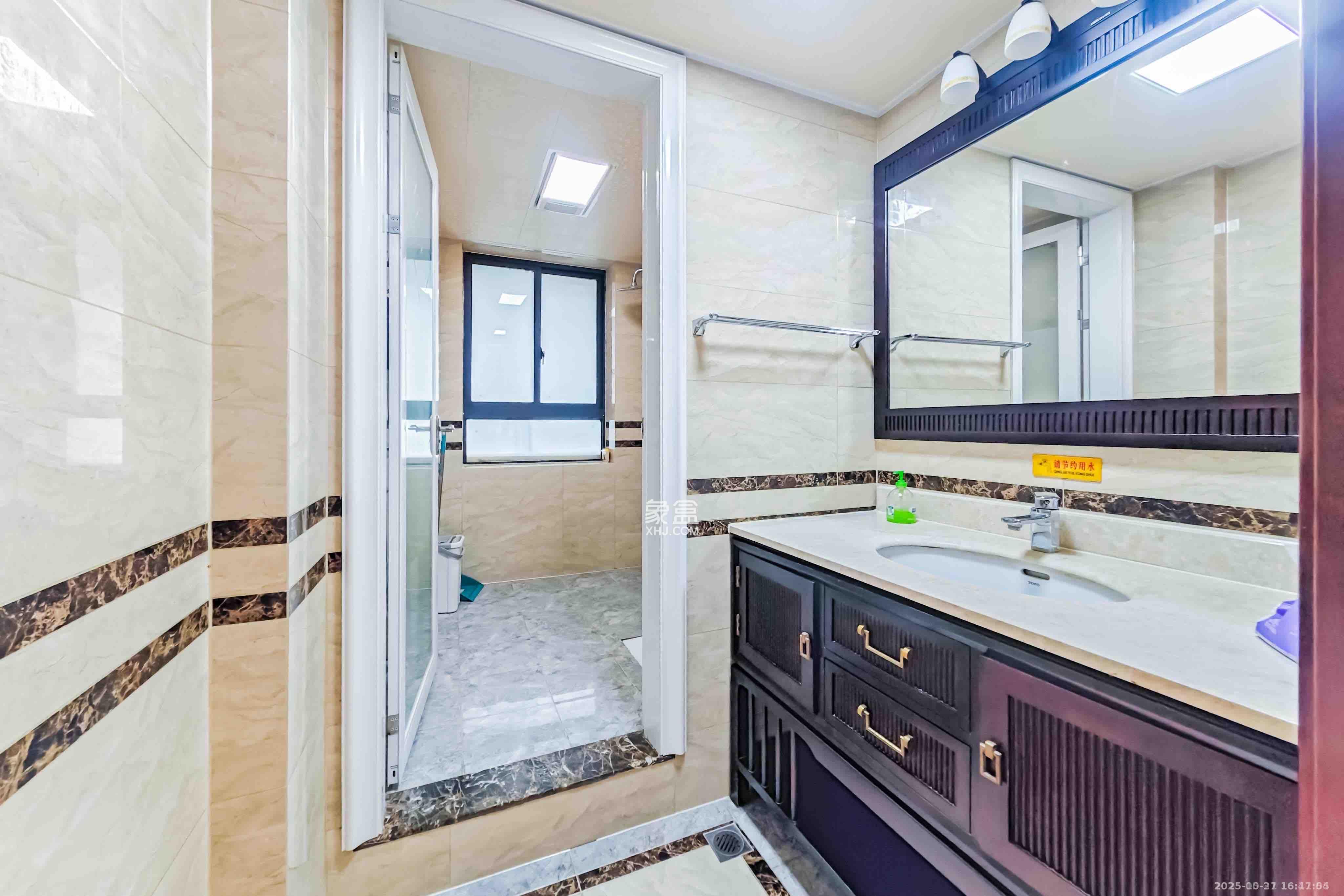 京武浪琴山一、二期  4室1厅2卫    10000.0元/月室内图