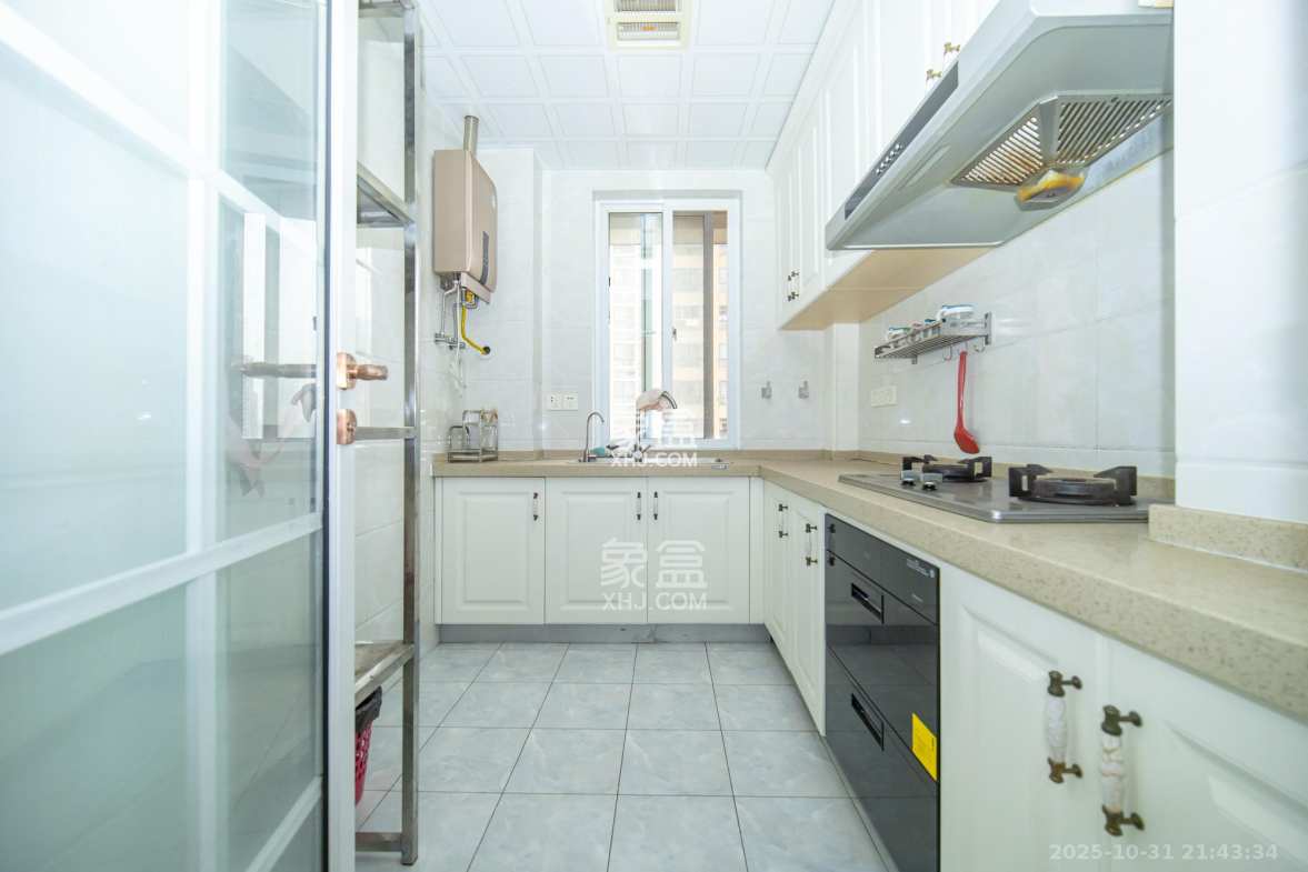 楚天世纪城西苑  3室2厅2卫    79.8万 楚天世纪城西苑  3室2厅2卫    79.8万厨房