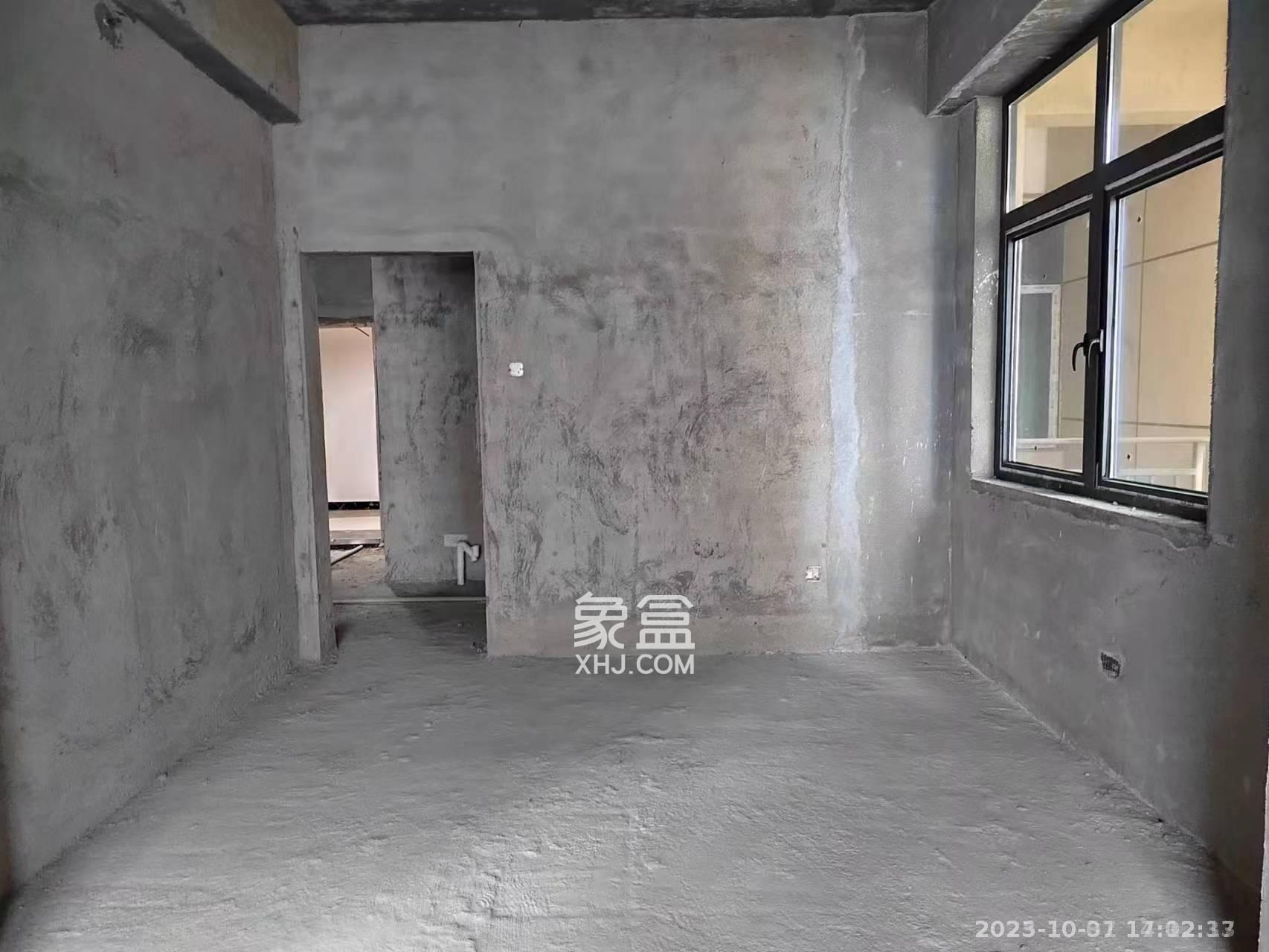 岳塘国际商贸城  3室2厅1卫    30.0万客厅