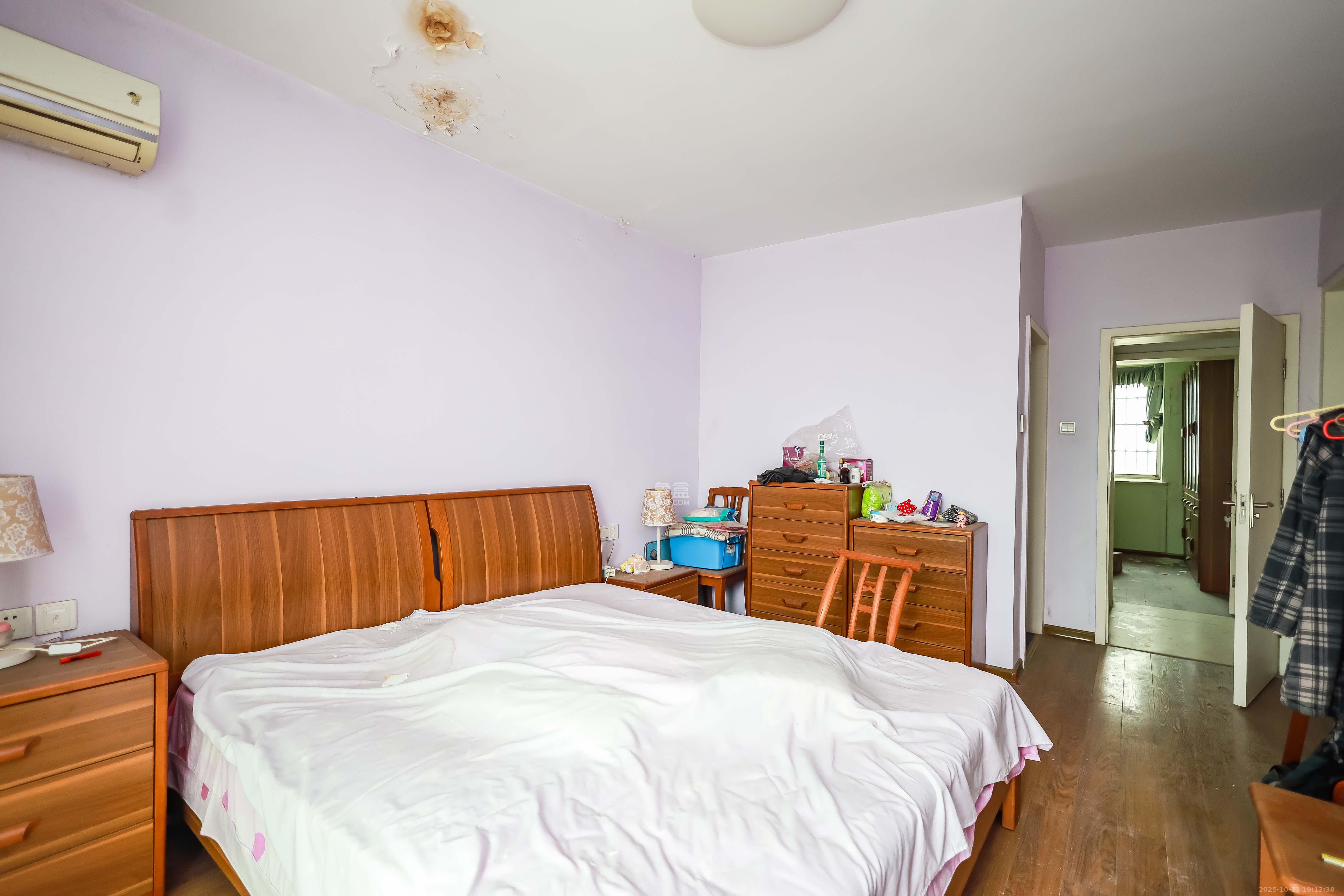 静园山庄 4室2厅2卫 72.0万 静园山庄 4室2厅2卫 72.0万卧室