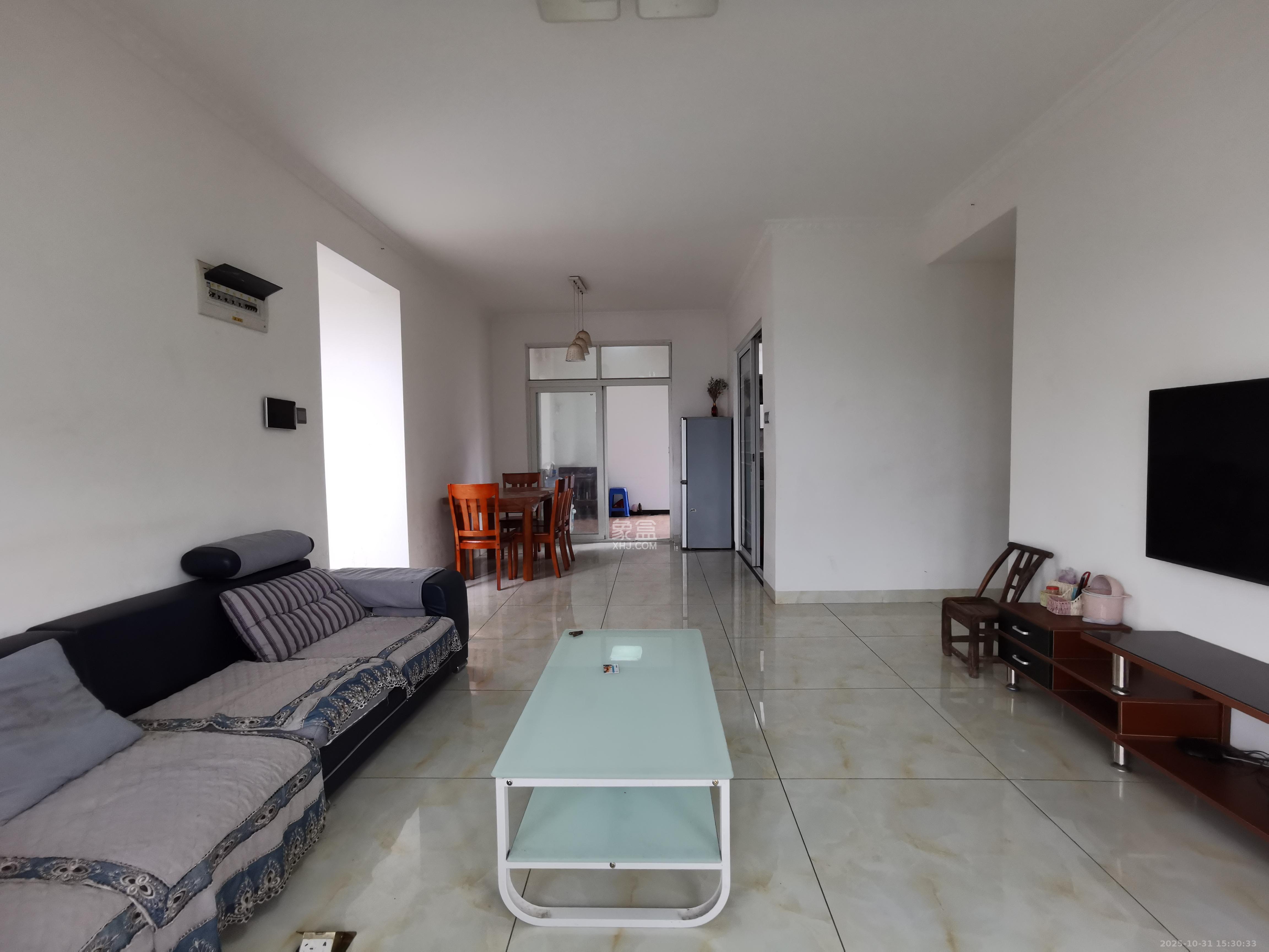 金鼎公园尚  4室2厅2卫    2200.0元/月室内图