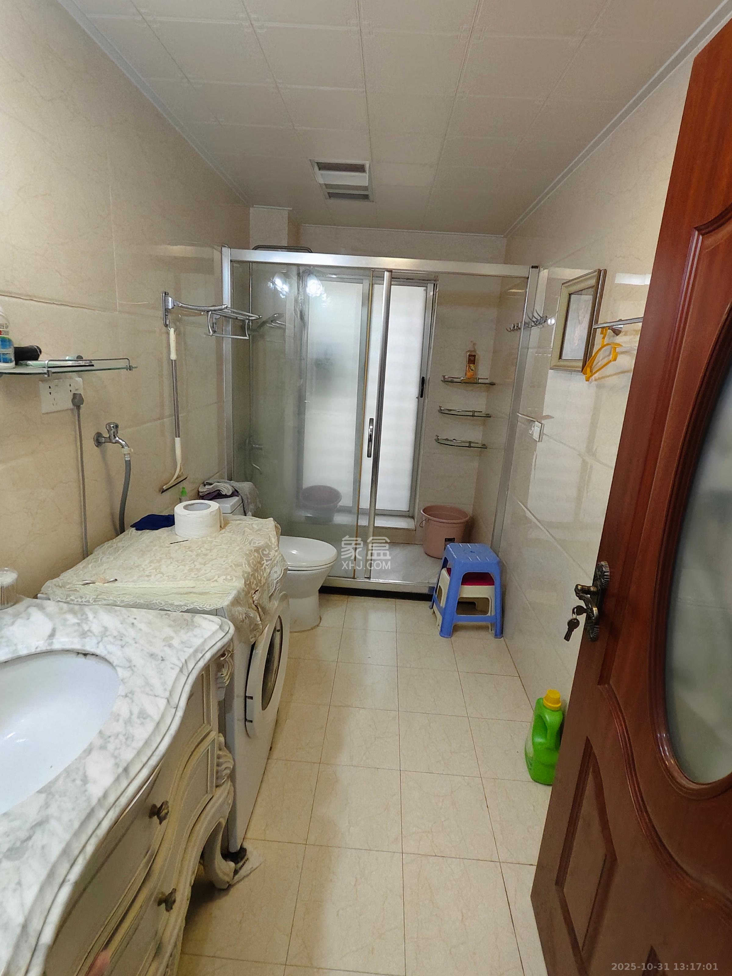 星湖湾一期洋房  4室2厅2卫    4500.0元/月室内图