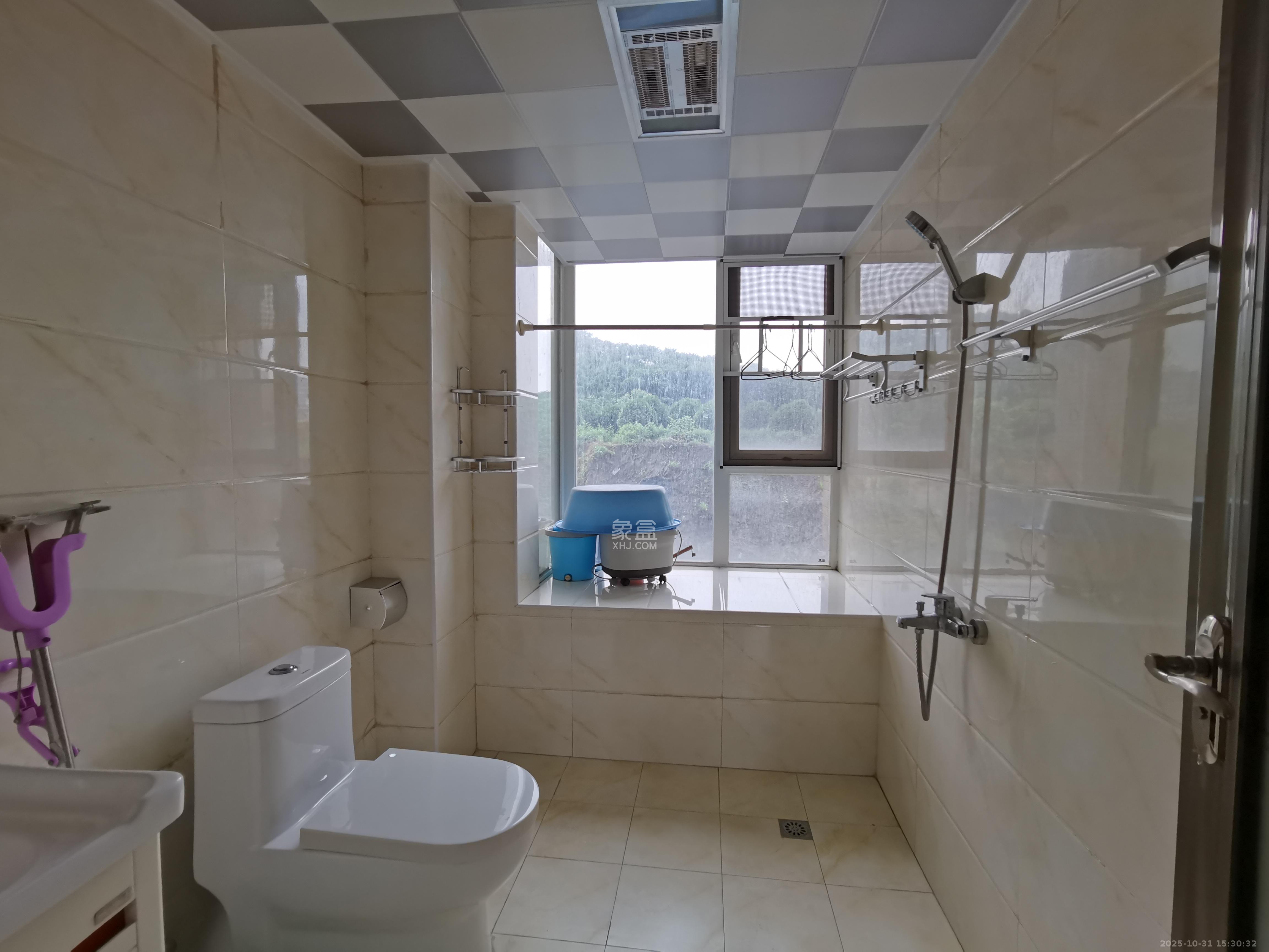 金鼎公园尚  4室2厅2卫    2200.0元/月室内图