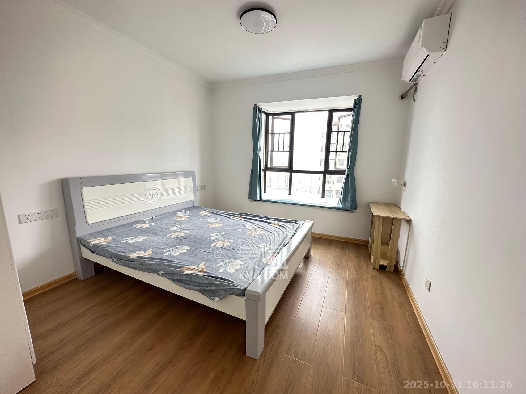 七里香榭  3室2厅2卫    2100.0元/月室内图