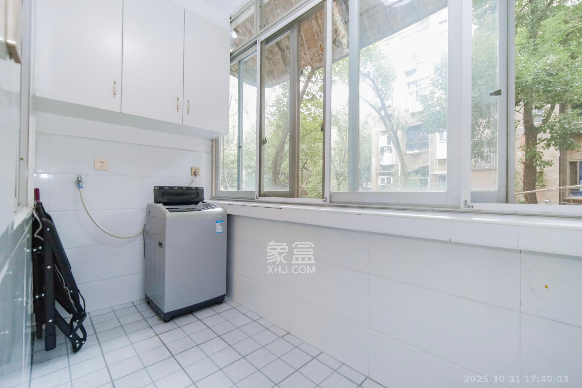 三印宿舍  2室2厅1卫    55.8万阳台