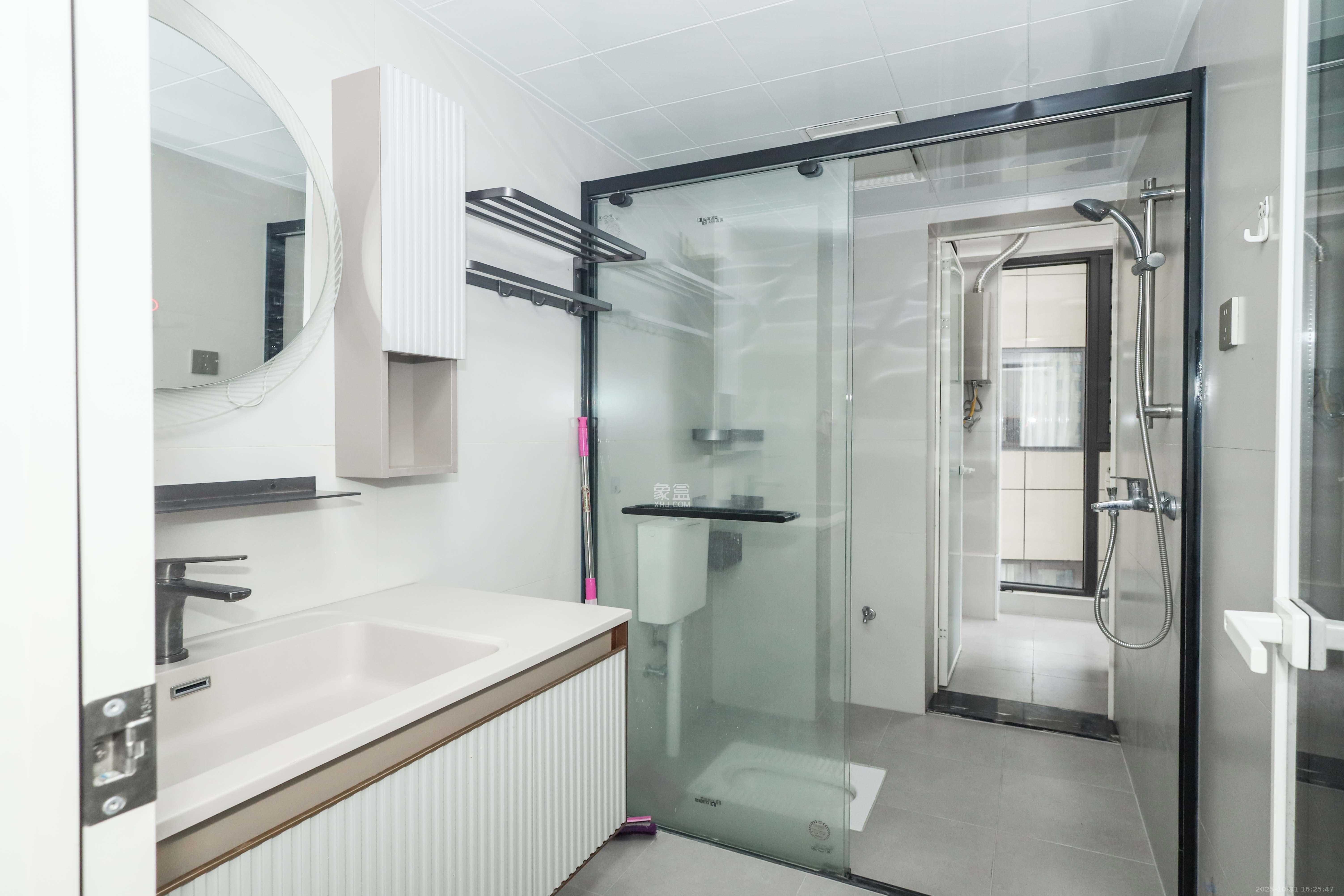 中国铁建梅溪青秀三期  4室2厅2卫    169.0万卫生间