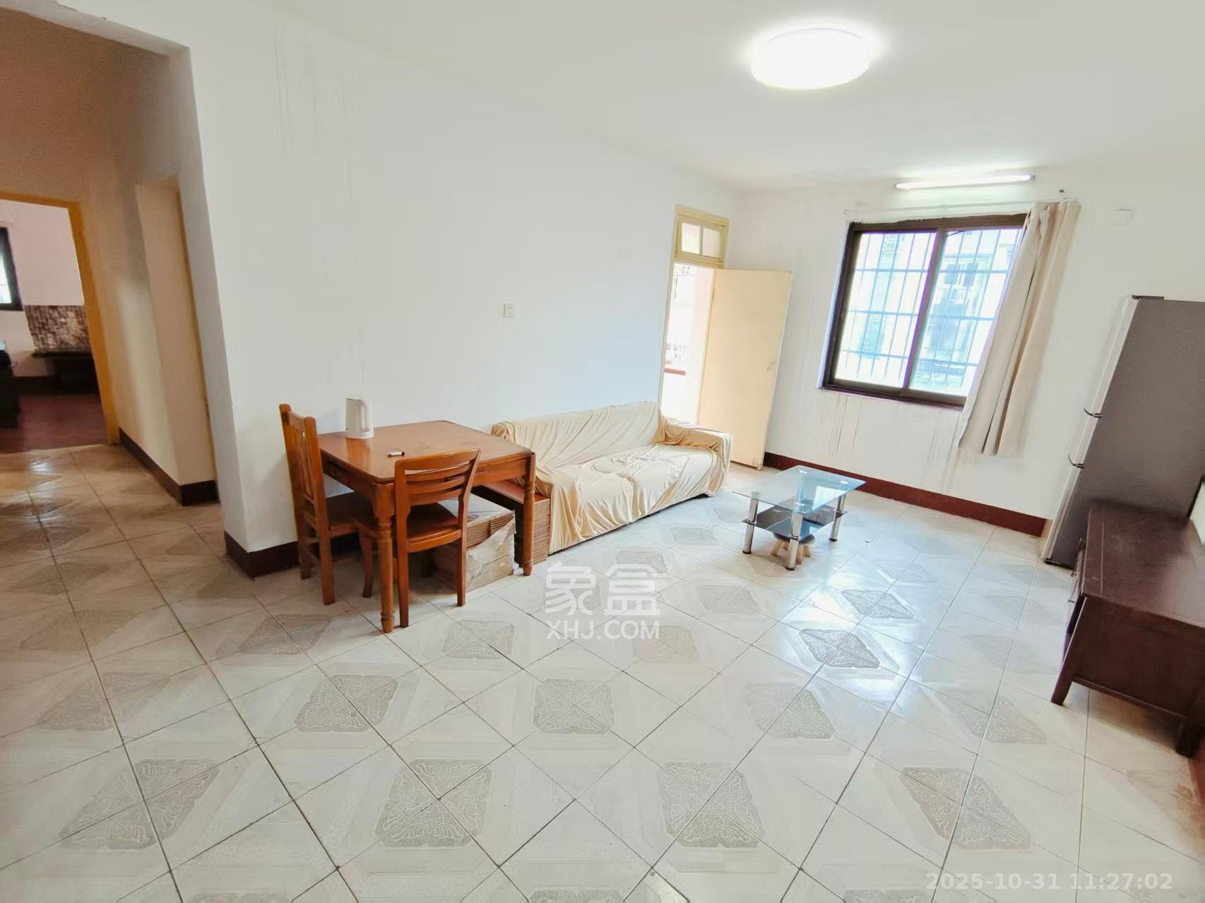 雅泰花园  3室2厅1卫    2000.0元/月