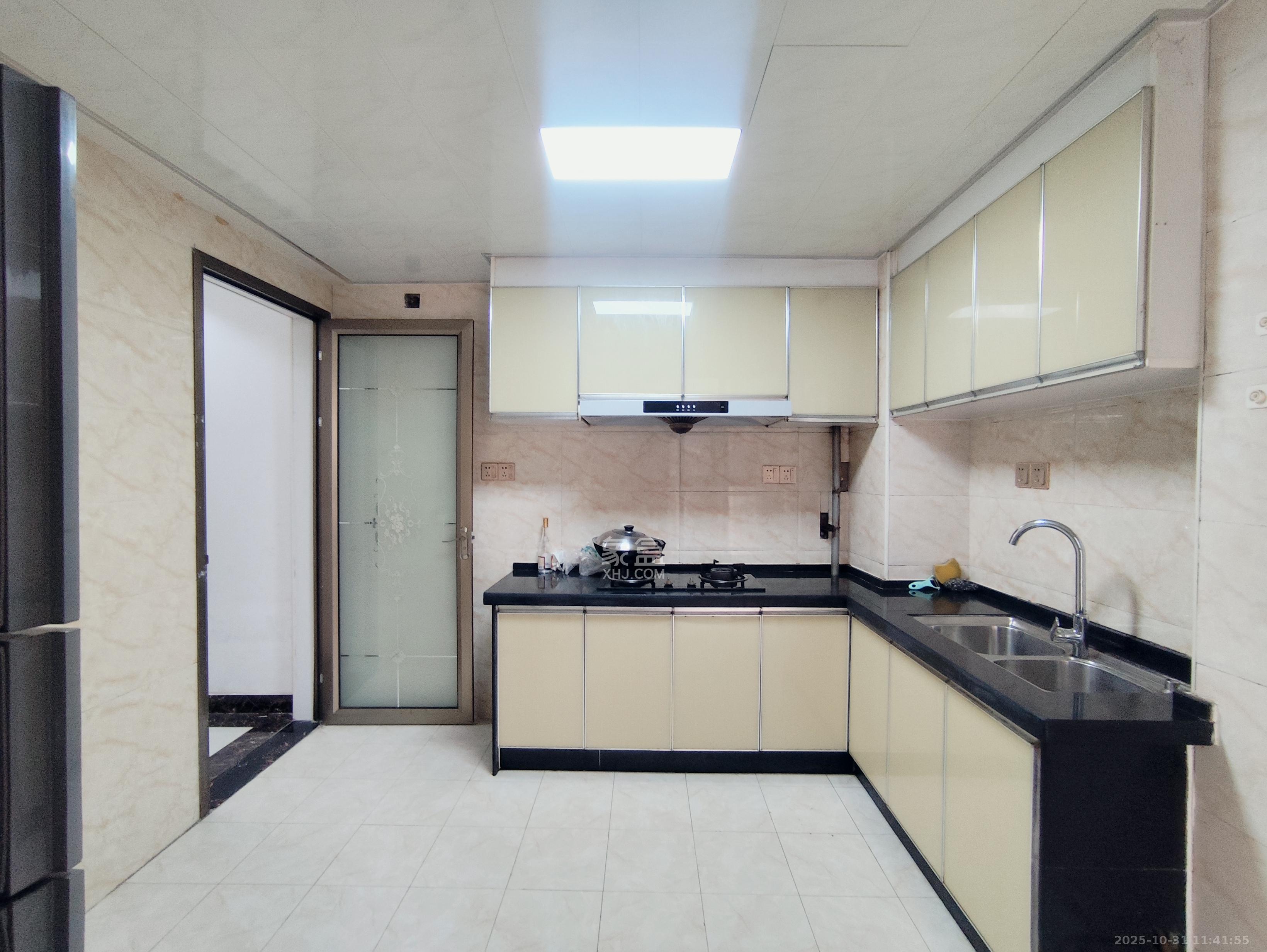 旭辉华庭  3室2厅2卫    2000.0元/月 旭辉华庭  3室2厅2卫    2000.0元/月室内图