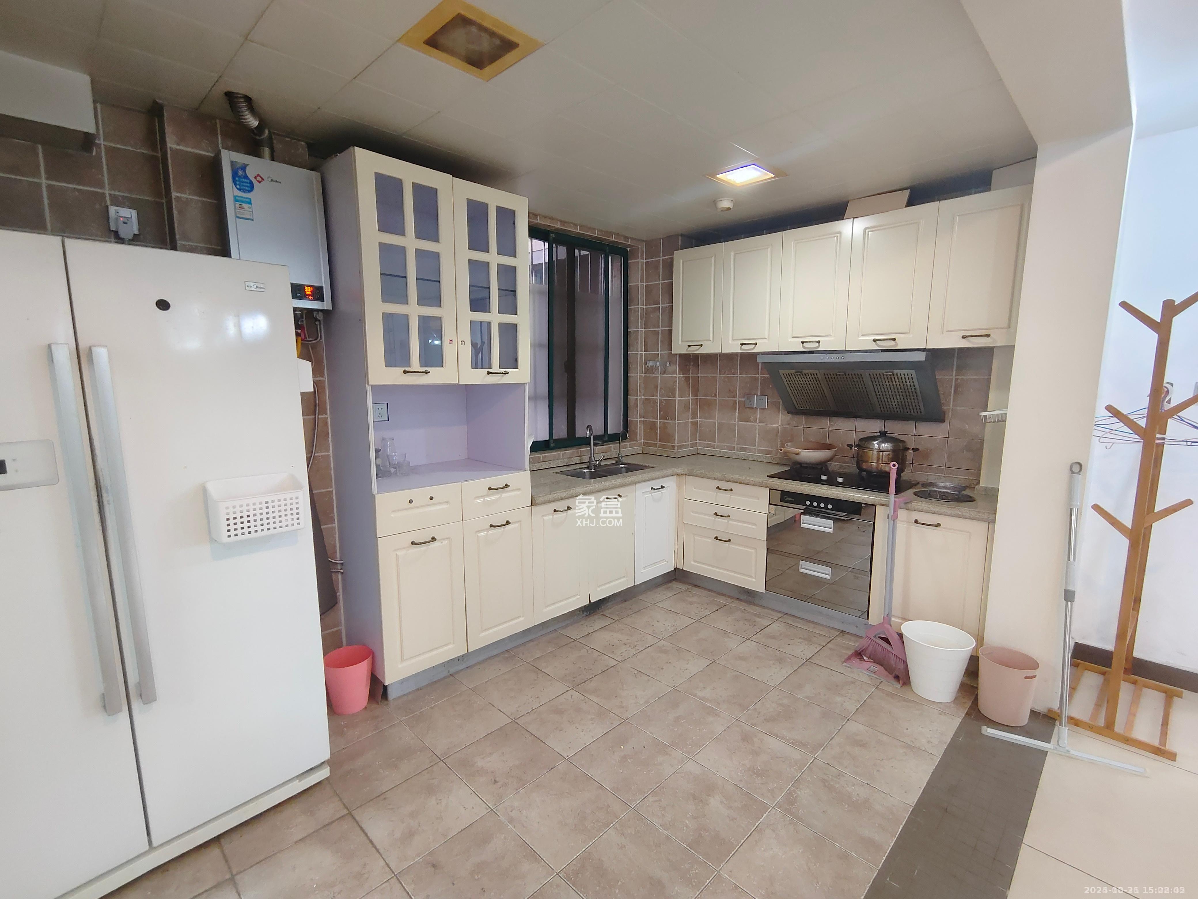 共和世家  4室2厅2卫    4000.0元/月室内图