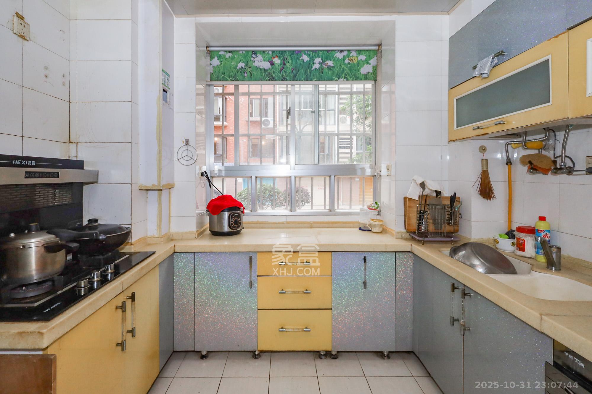 西江庭院(盐业集团宿舍)  2室2厅1卫    80.0万 西江庭院(盐业集团宿舍)  2室2厅1卫    80.0万厨房