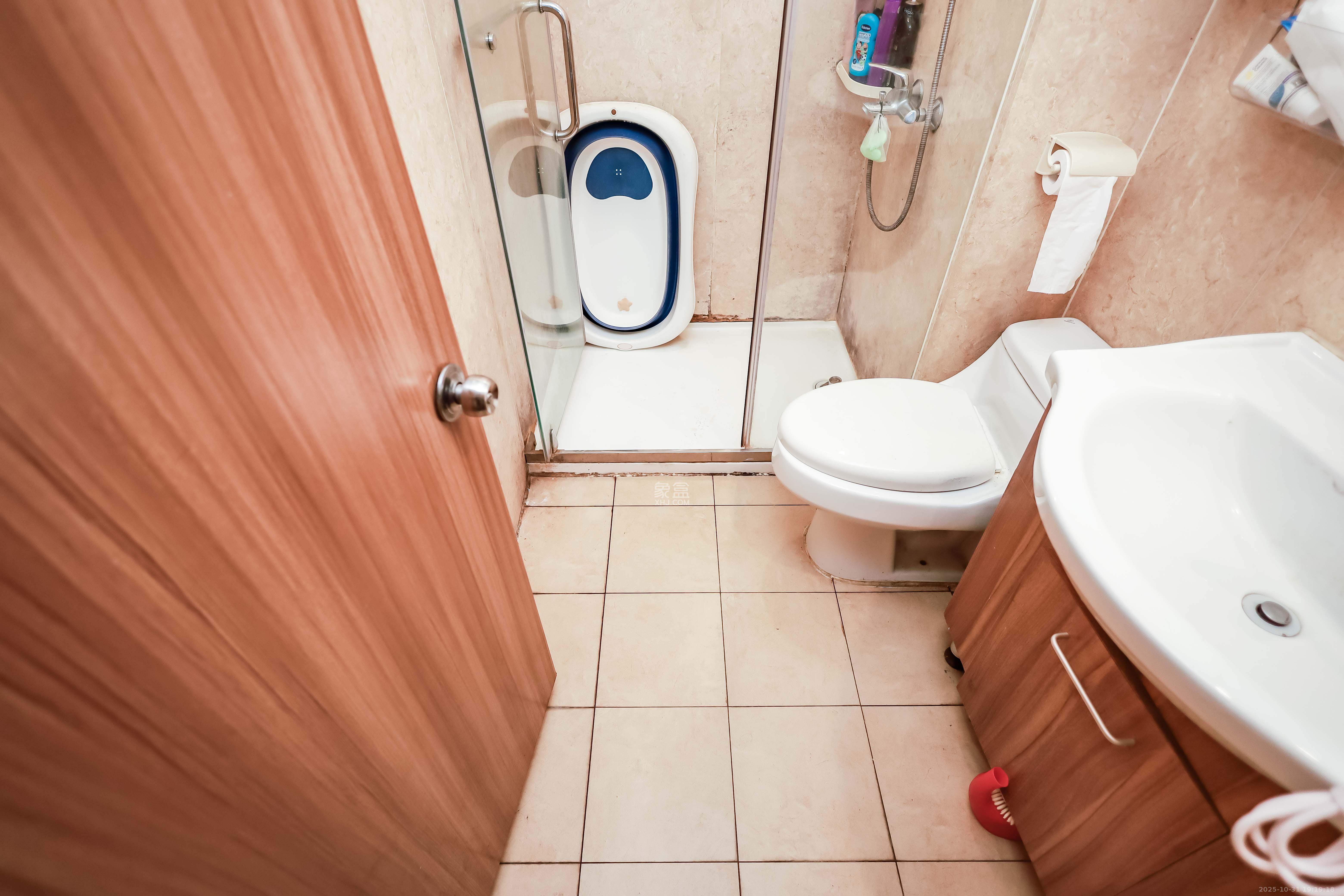 麓谷小镇  3室2厅1卫    58.8万卫生间