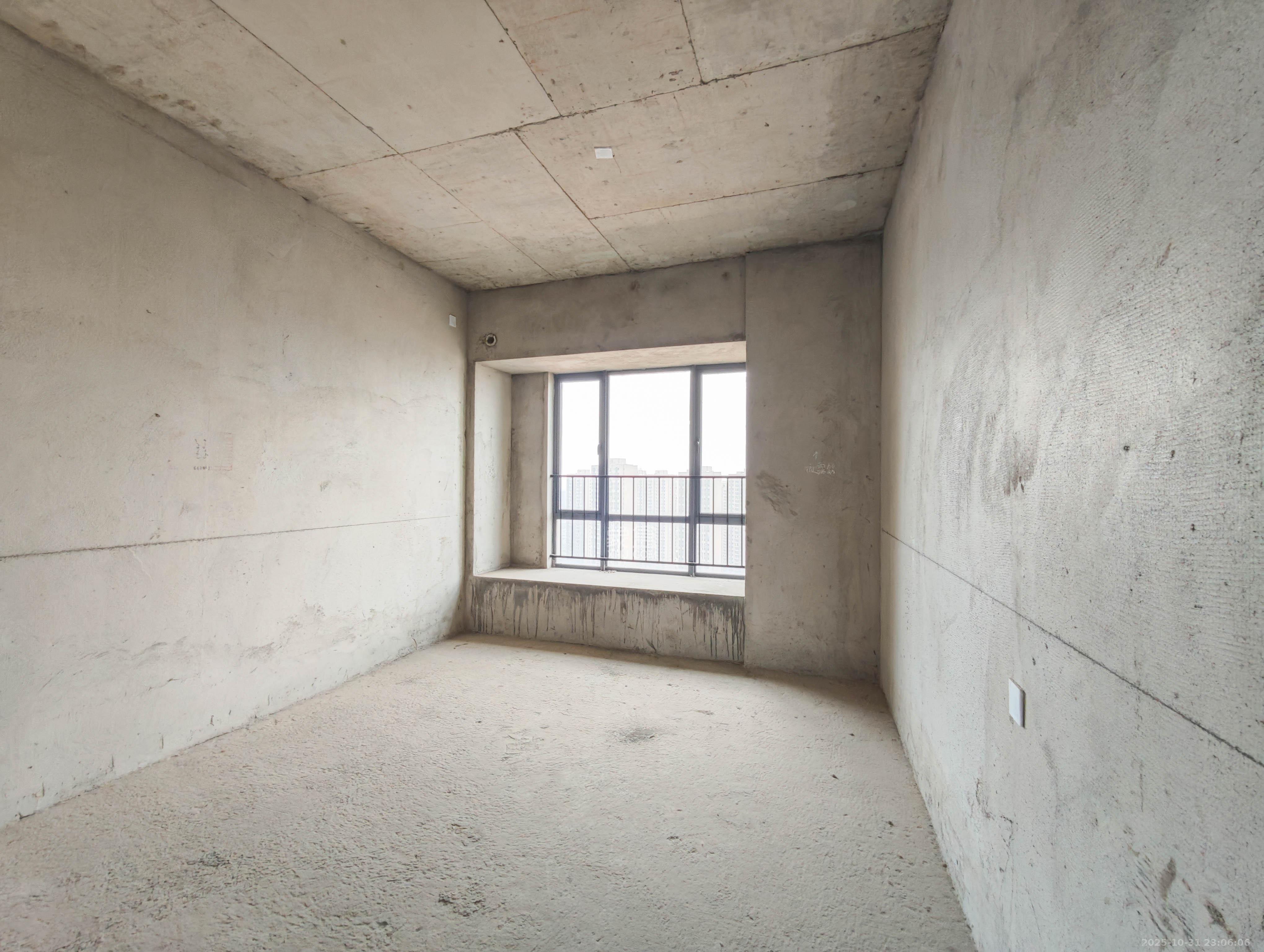 碧桂园南城首府（东宸林海）  4室2厅2卫    134.0万卧室