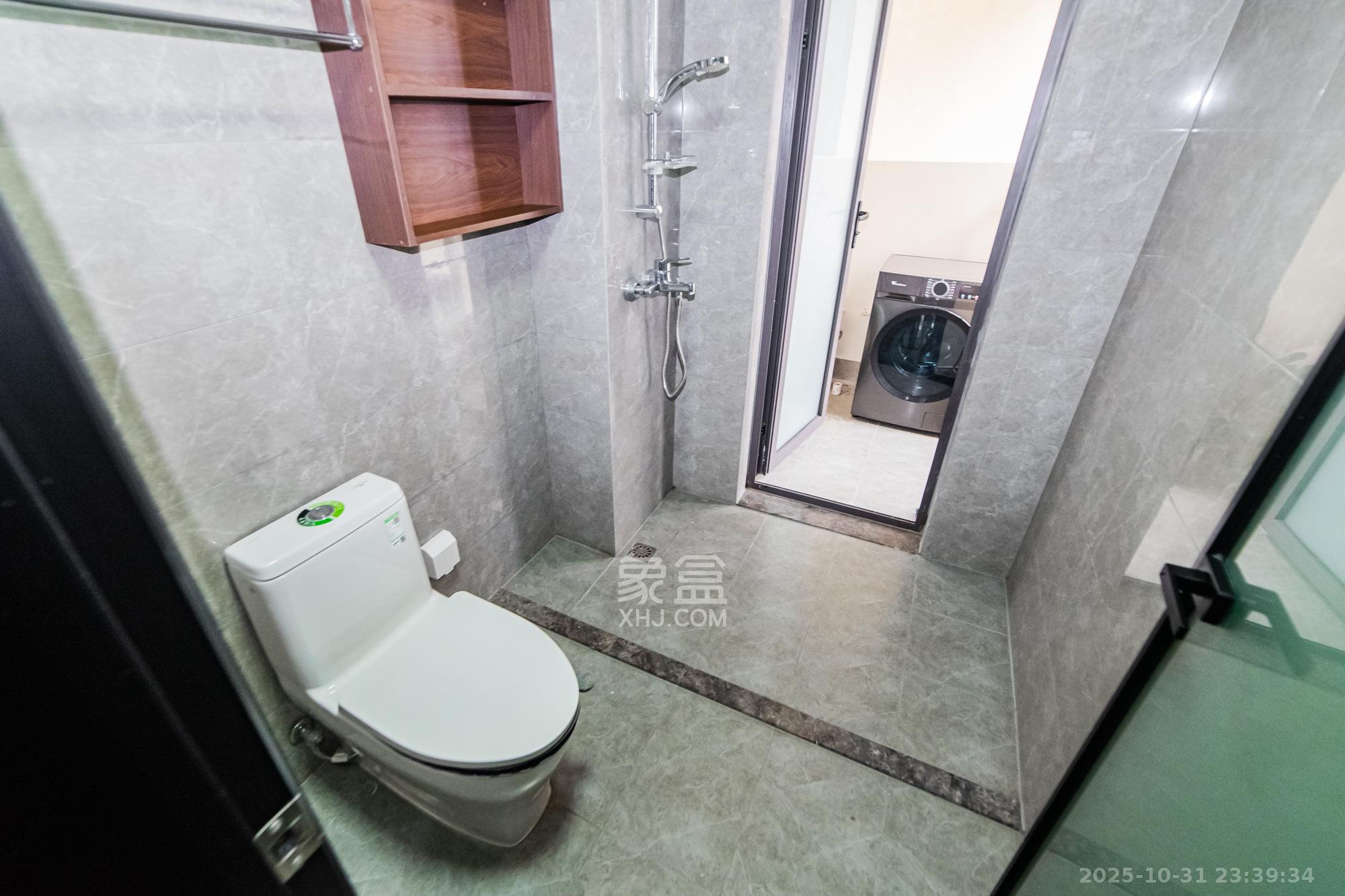 北辰瀚江府  3室2厅2卫    240.0万卫生间