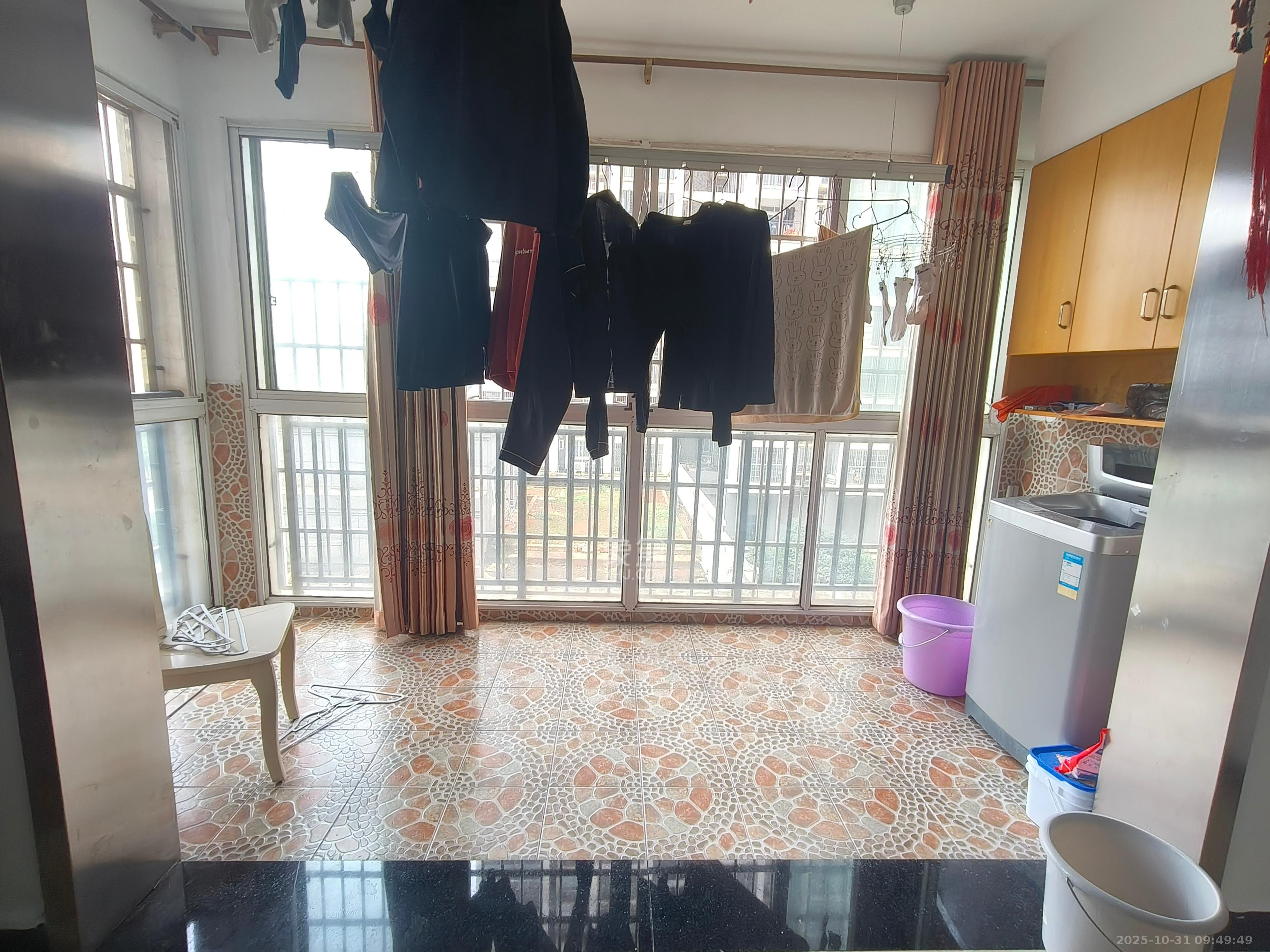 明天一城  3室2厅1卫    1700.0元/月室内图