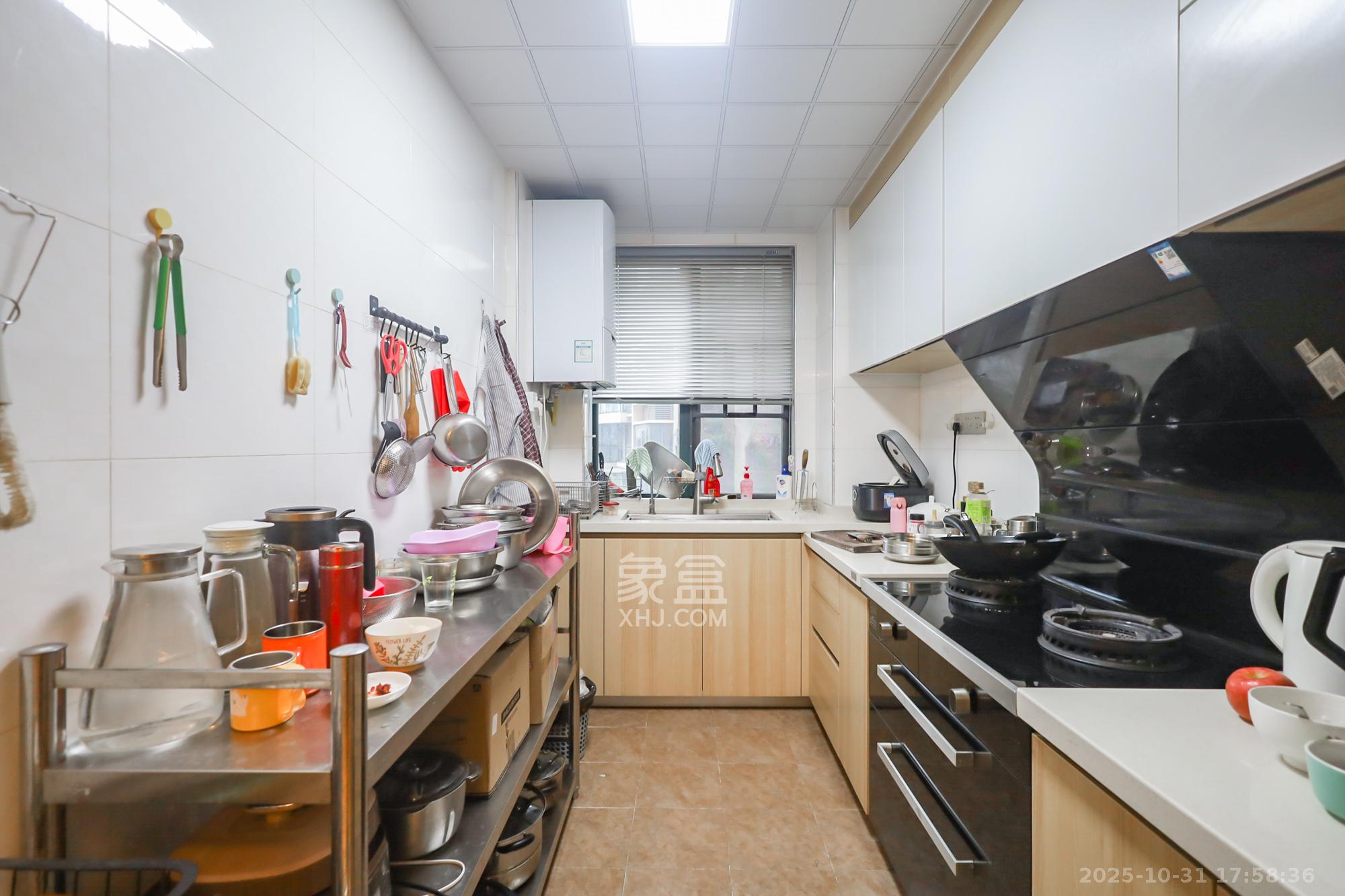 西山汇景一、二期  4室2厅2卫    248.0万厨房