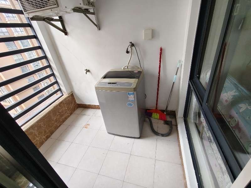 正大豪庭  1室1厅1卫    1800.0元/月室内图