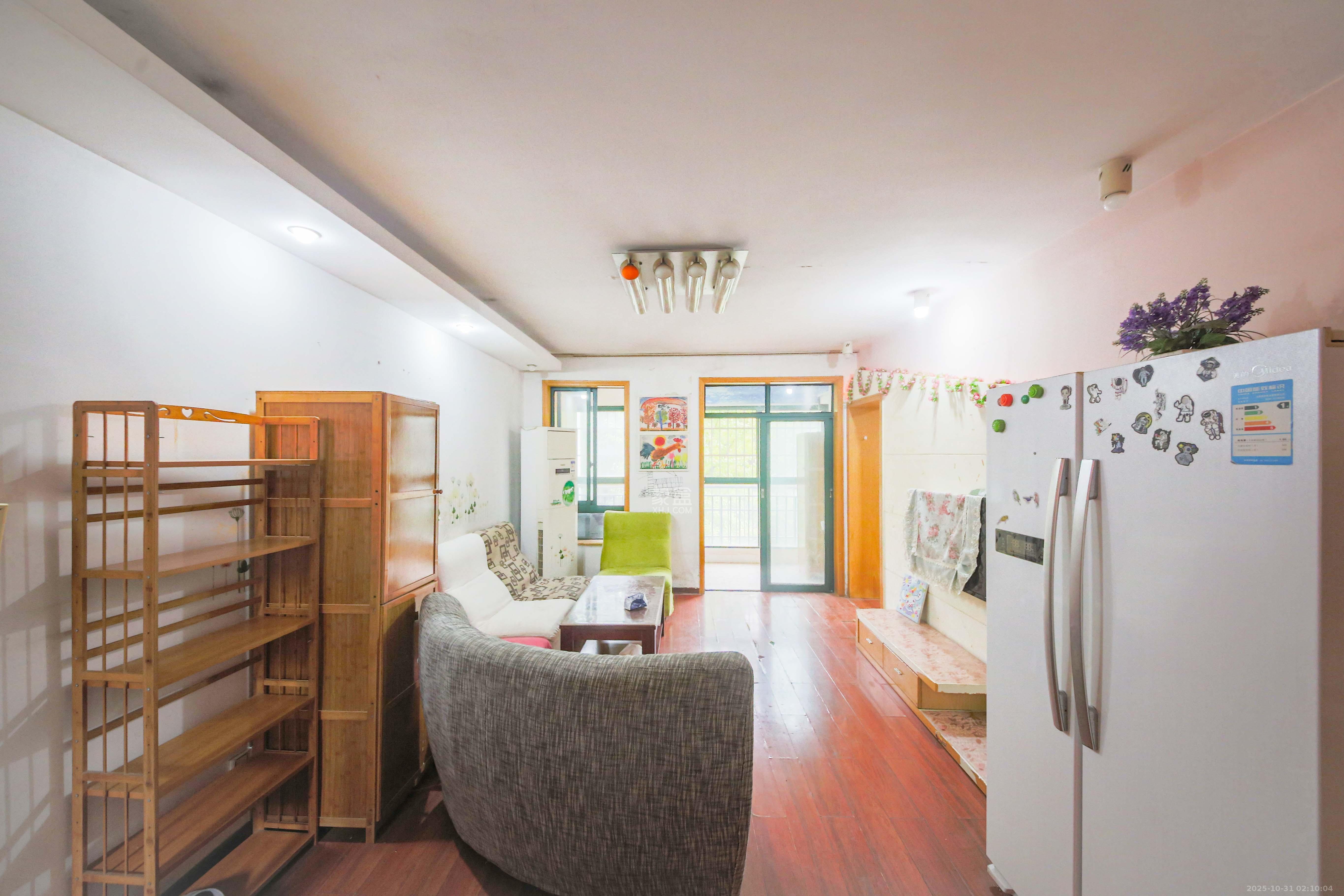 盛世康城 3室2厅1卫 76.0万 盛世康城 3室2厅1卫 76.0万客厅