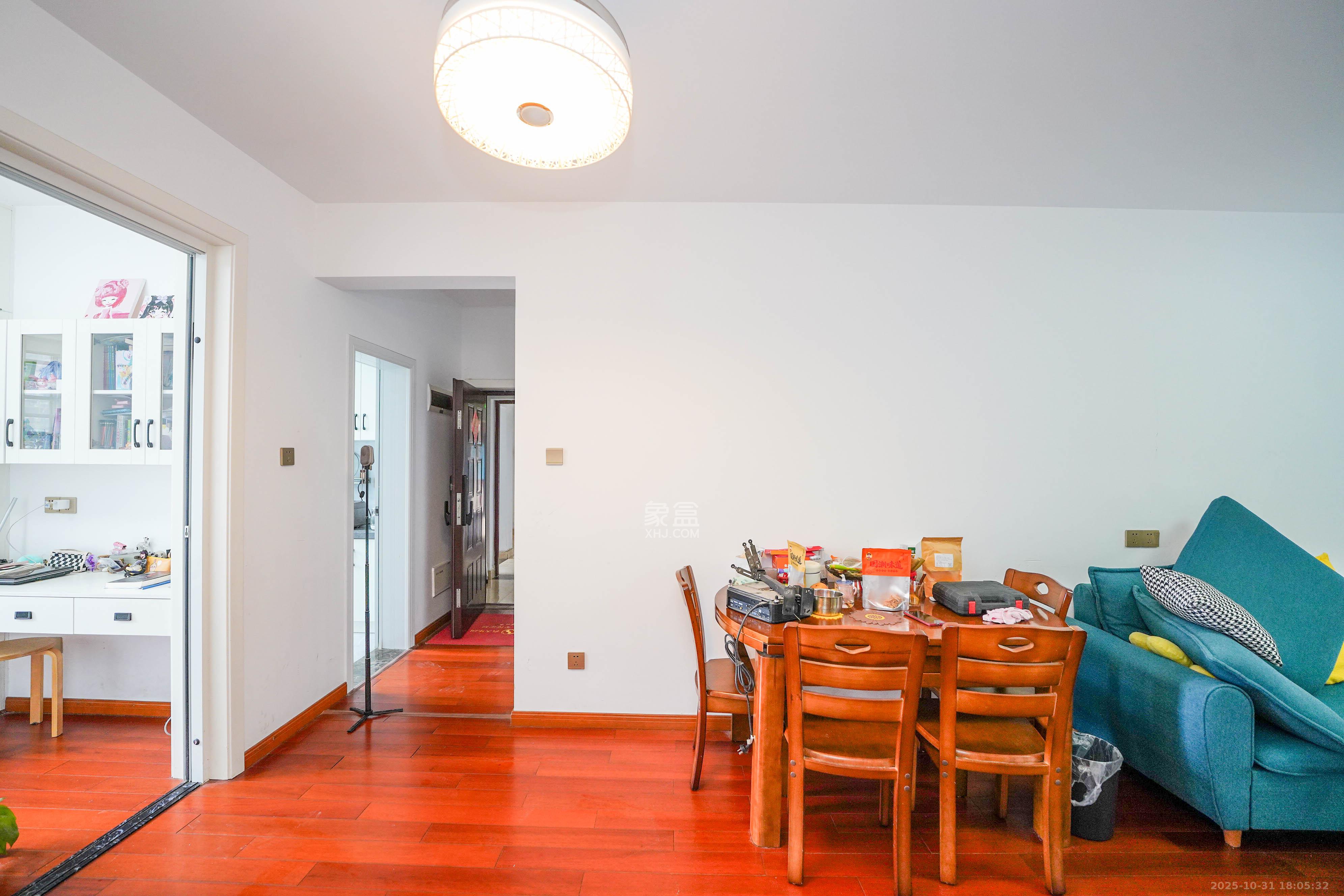 绿地新都会  3室2厅2卫    76.8万 绿地新都会  3室2厅2卫    76.8万客厅