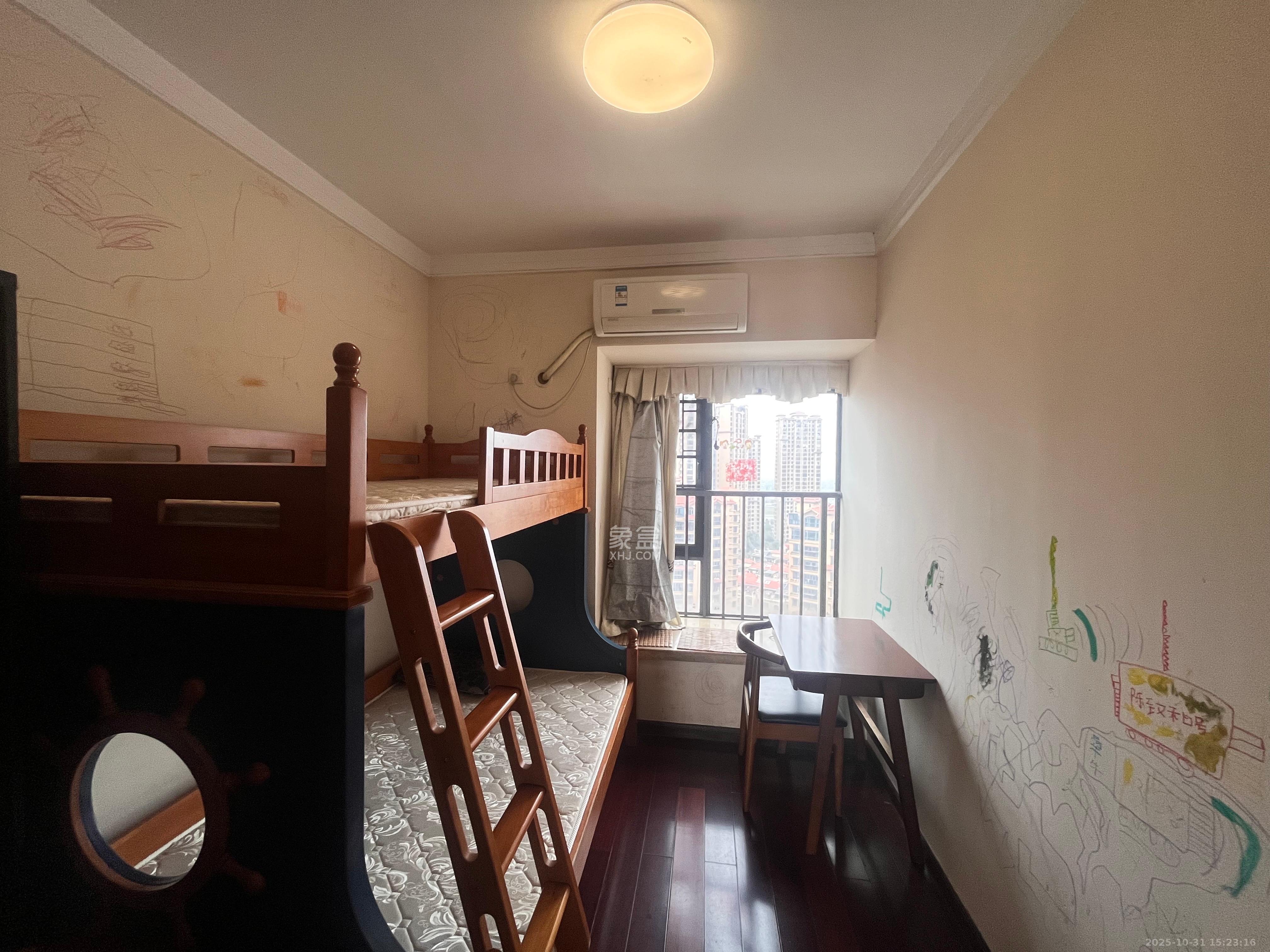 珠江花城三期锦鲤  3室2厅2卫    2600.0元/月室内图