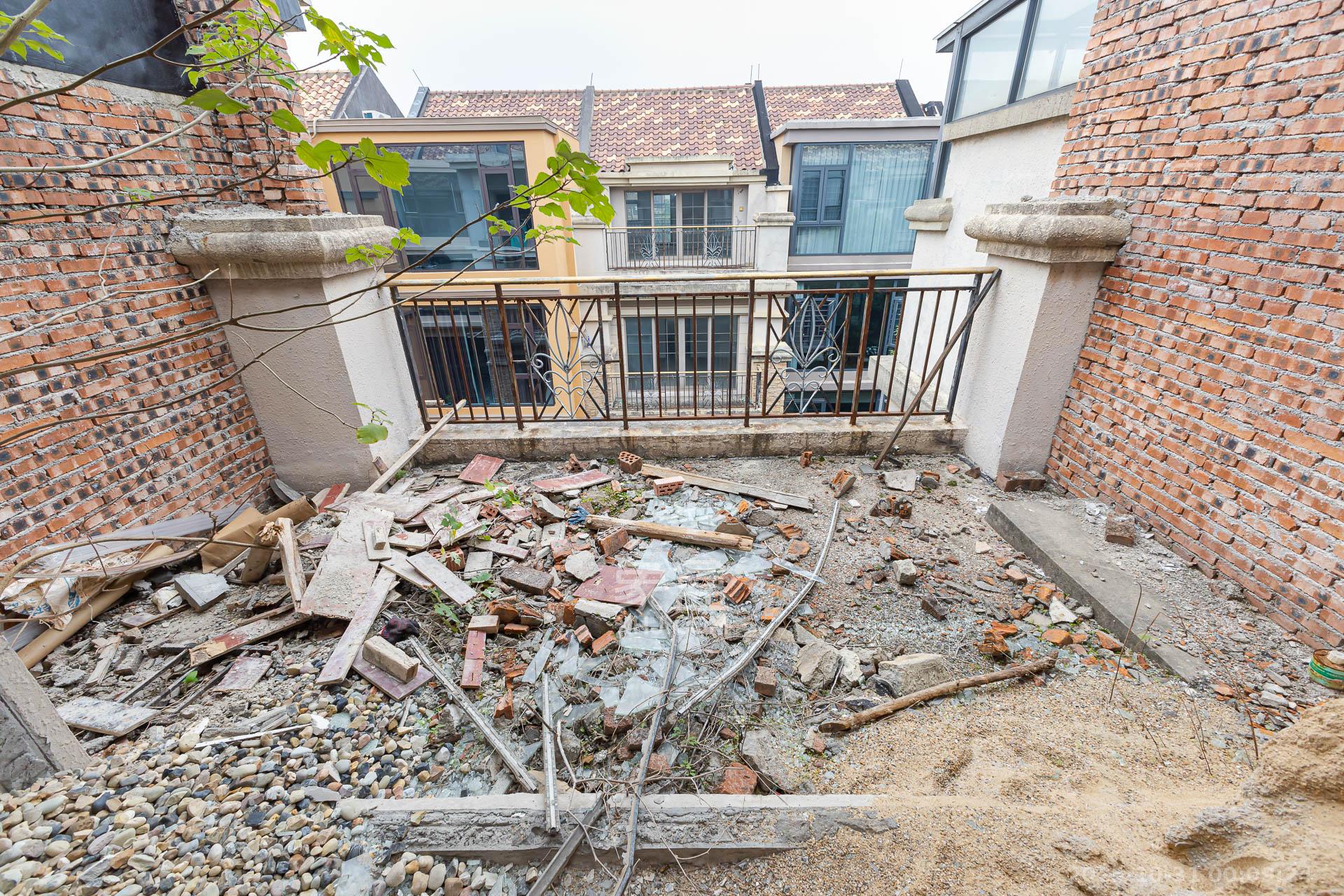 盈峰翠邸 4室3厅1卫 168.0万 盈峰翠邸 4室3厅1卫 168.0万阳台