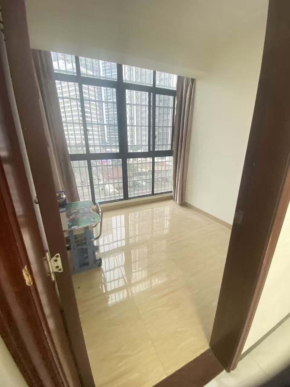 花漾年 3室2厅1卫 2500.0元/月 花漾年 3室2厅1卫 2500.0元/月室内图