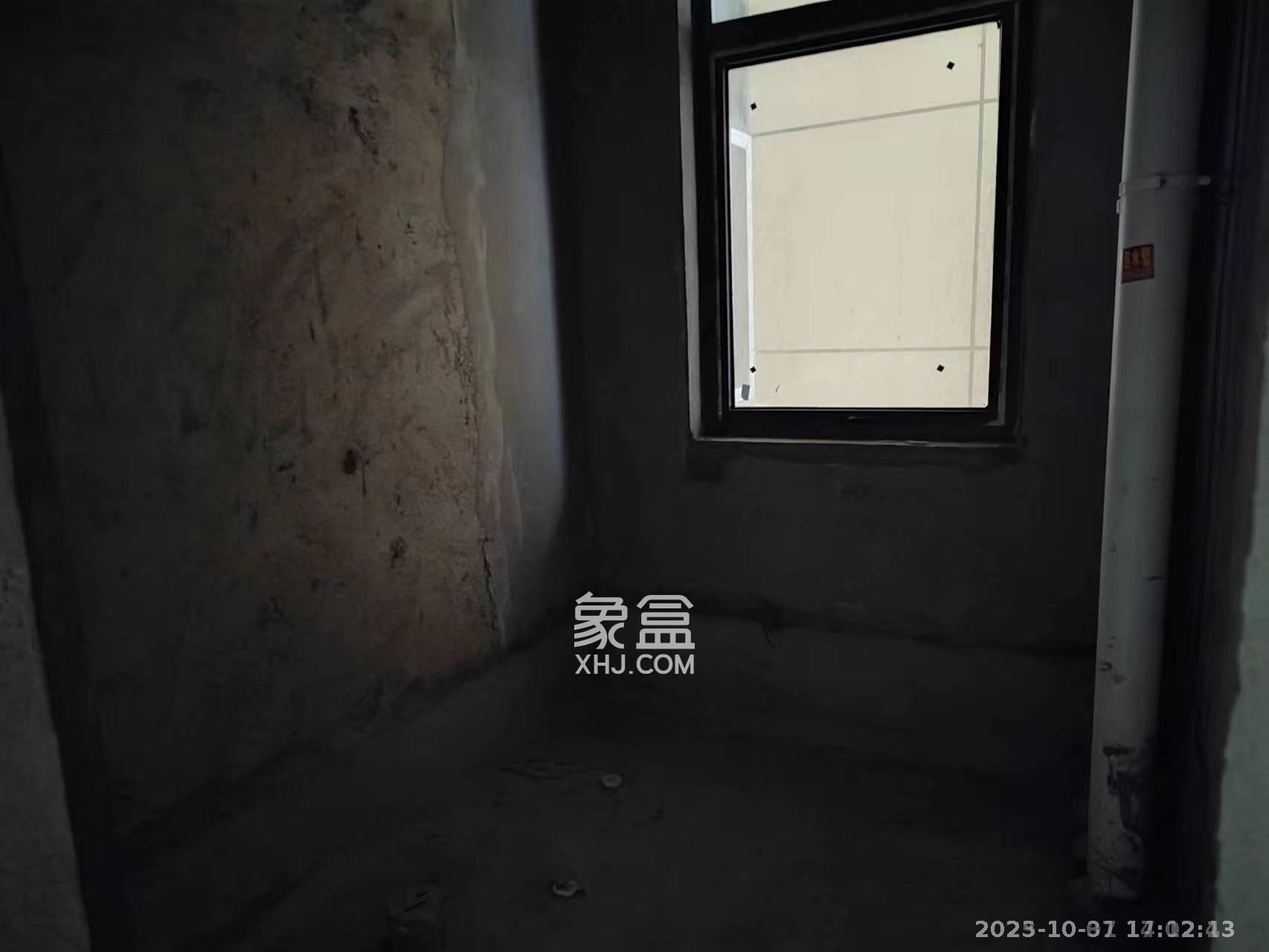 岳塘国际商贸城  3室2厅1卫    30.0万客厅