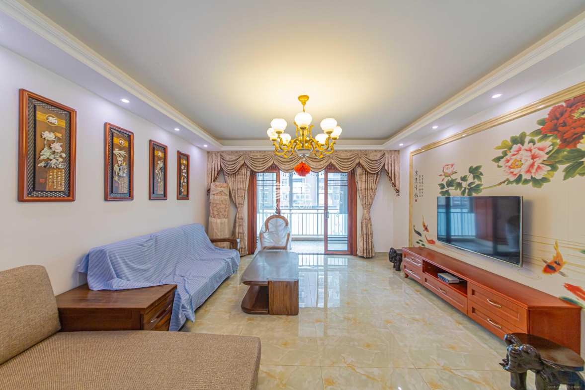 德泽苑 5室2厅2卫 108.0万 德泽苑 5室2厅2卫 108.0万客厅