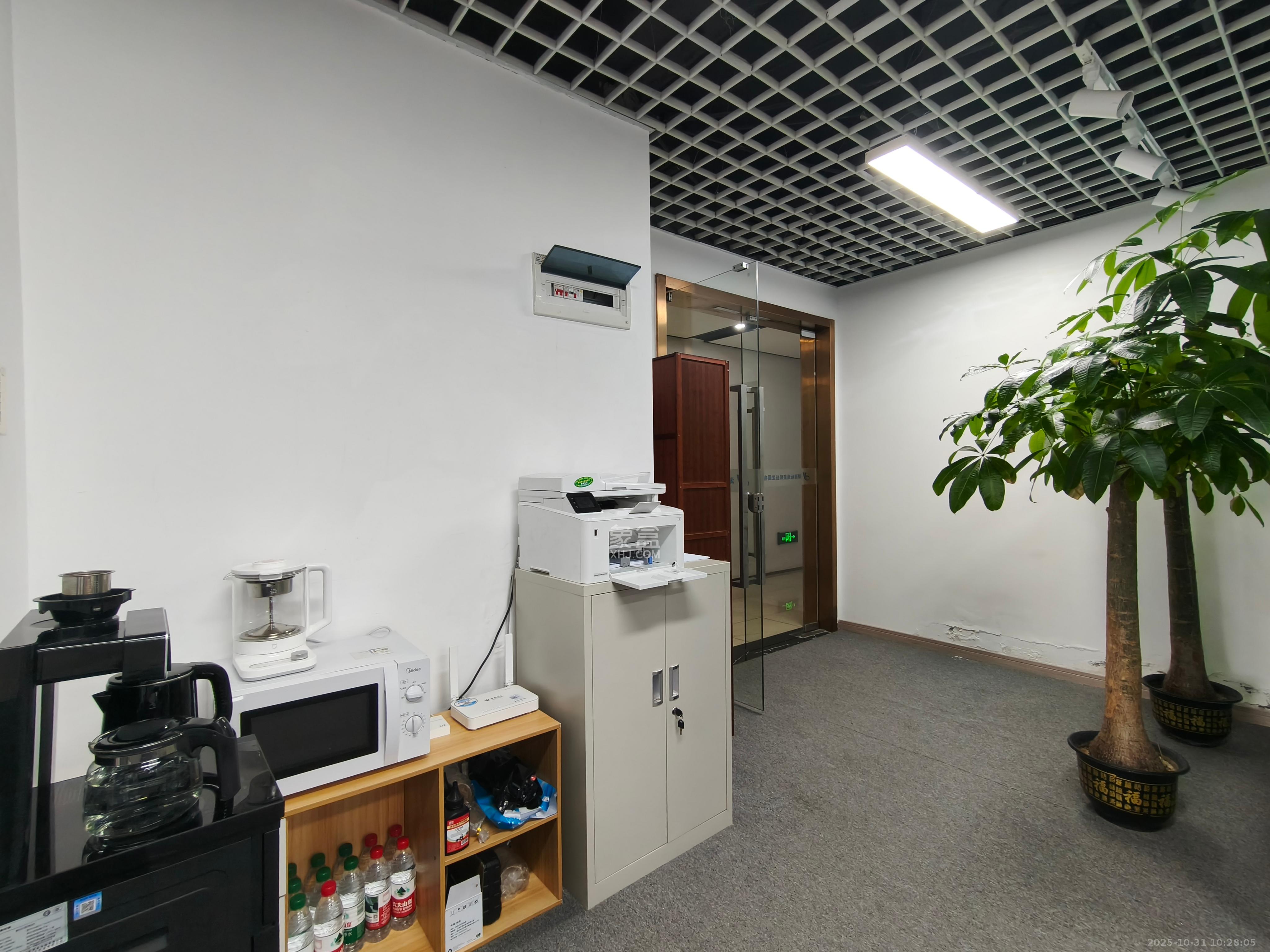 绿地中心  4室1厅2卫    6000.0元/月室内图